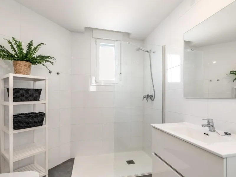 Apartment - Middle Floor Apartment в продаже в Marbella, Málaga. В доме 3 спален и 2 ванных комнат. Площадь дома 150 м²
