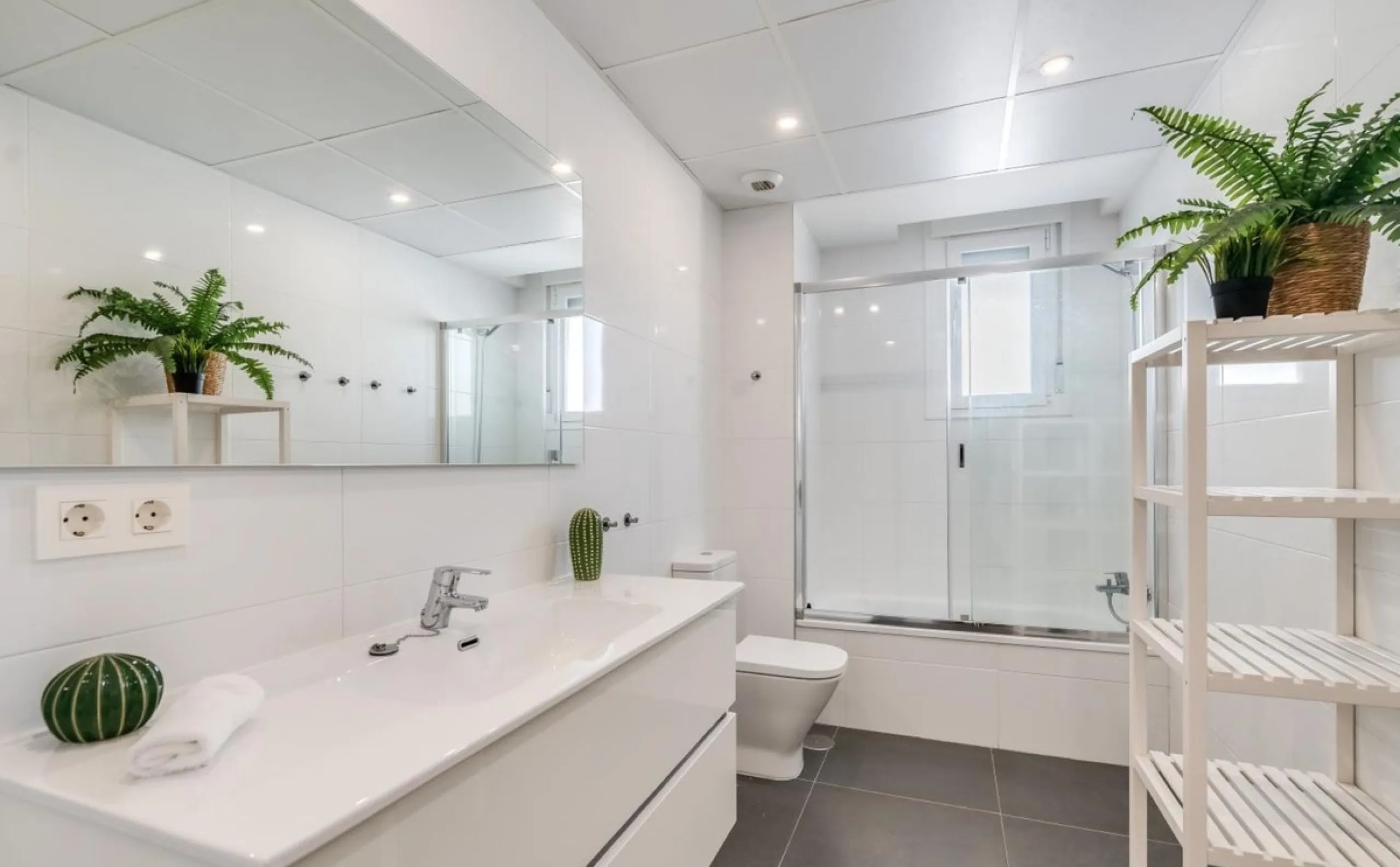 Apartment - Middle Floor Apartment в продаже в Marbella, Málaga. В доме 3 спален и 2 ванных комнат. Площадь дома 150 м²