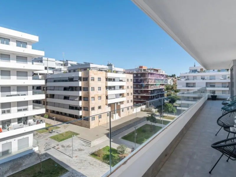Apartment - Middle Floor Apartment в продаже в Marbella, Málaga. В доме 3 спален и 2 ванных комнат. Площадь дома 150 м²