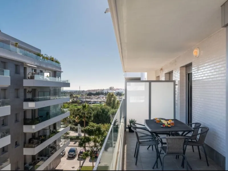 Apartment - Middle Floor Apartment в продаже в Marbella, Málaga. В доме 3 спален и 2 ванных комнат. Площадь дома 150 м²