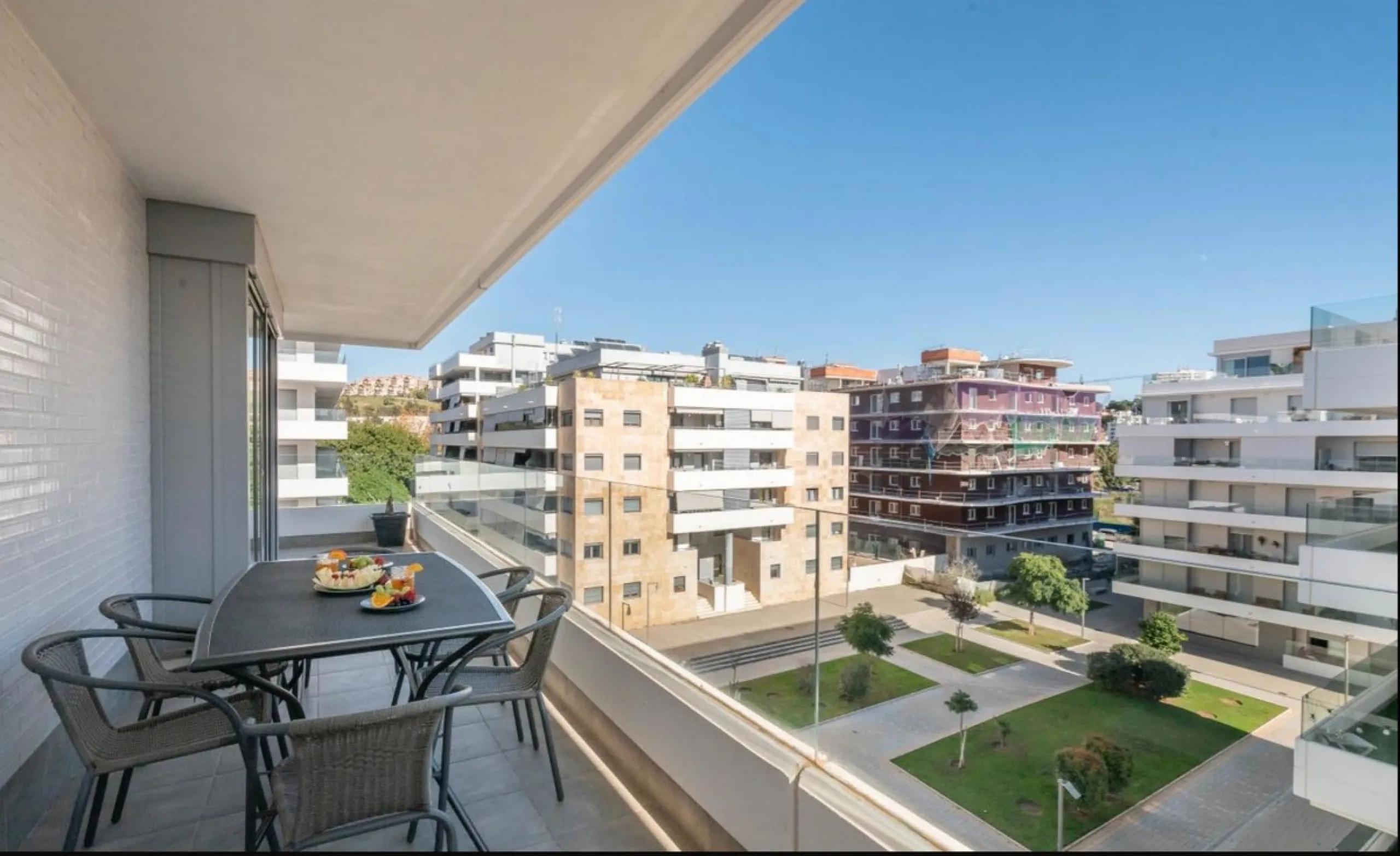 Apartment - Middle Floor Apartment в продаже в Marbella, Málaga. В доме 3 спален и 2 ванных комнат. Площадь дома 150 м²