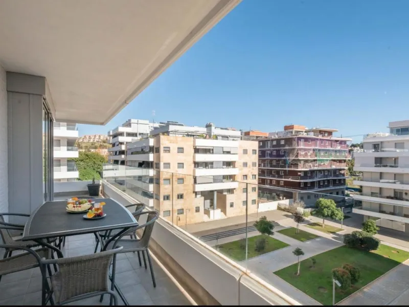 Apartment - Middle Floor Apartment в продаже в Marbella, Málaga. В доме 3 спален и 2 ванных комнат. Площадь дома 150 м²