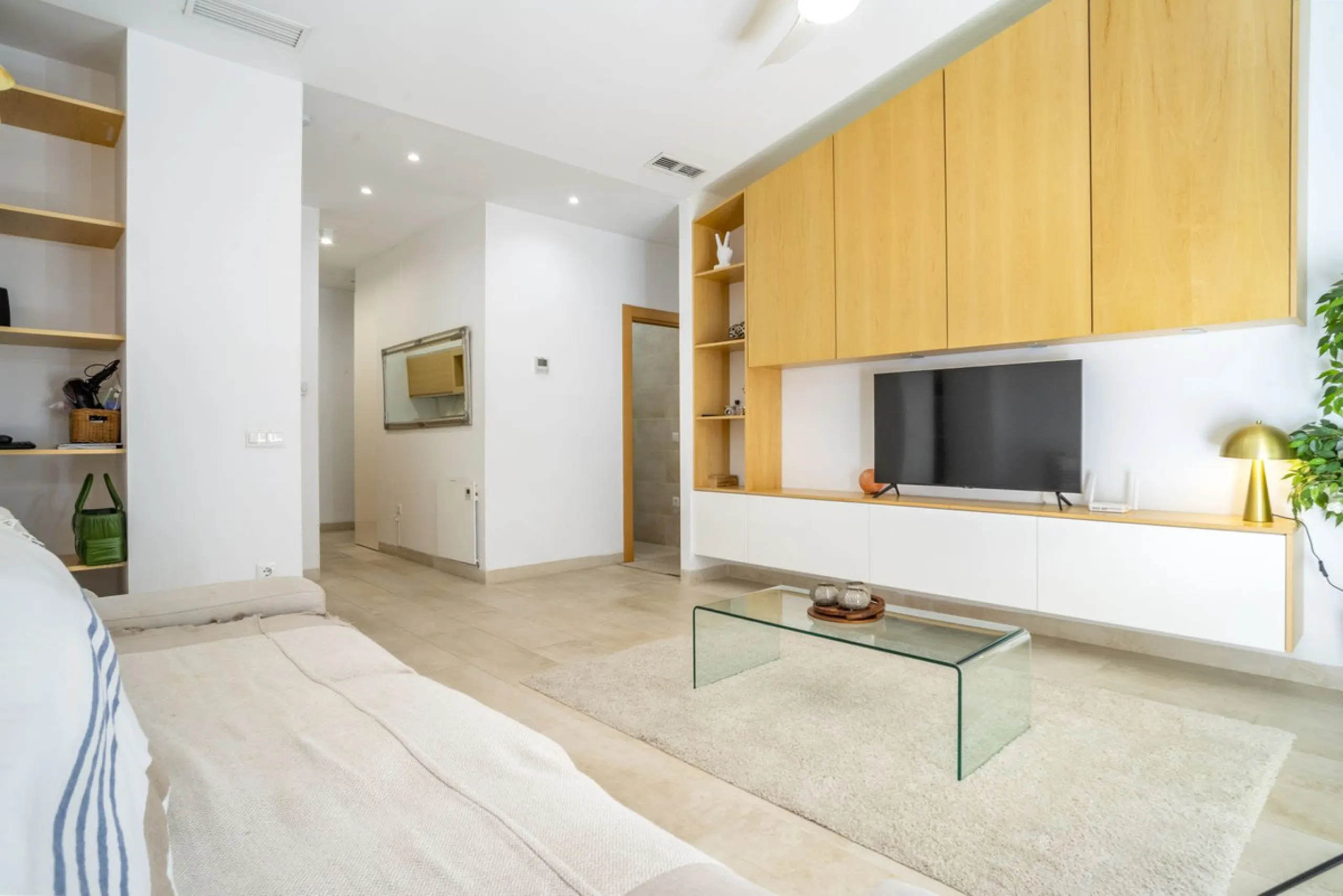 Apartment - Middle Floor Apartment в продаже в Marbella, Málaga. В доме 2 спален и 2 ванных комнат. Площадь дома 82 м²