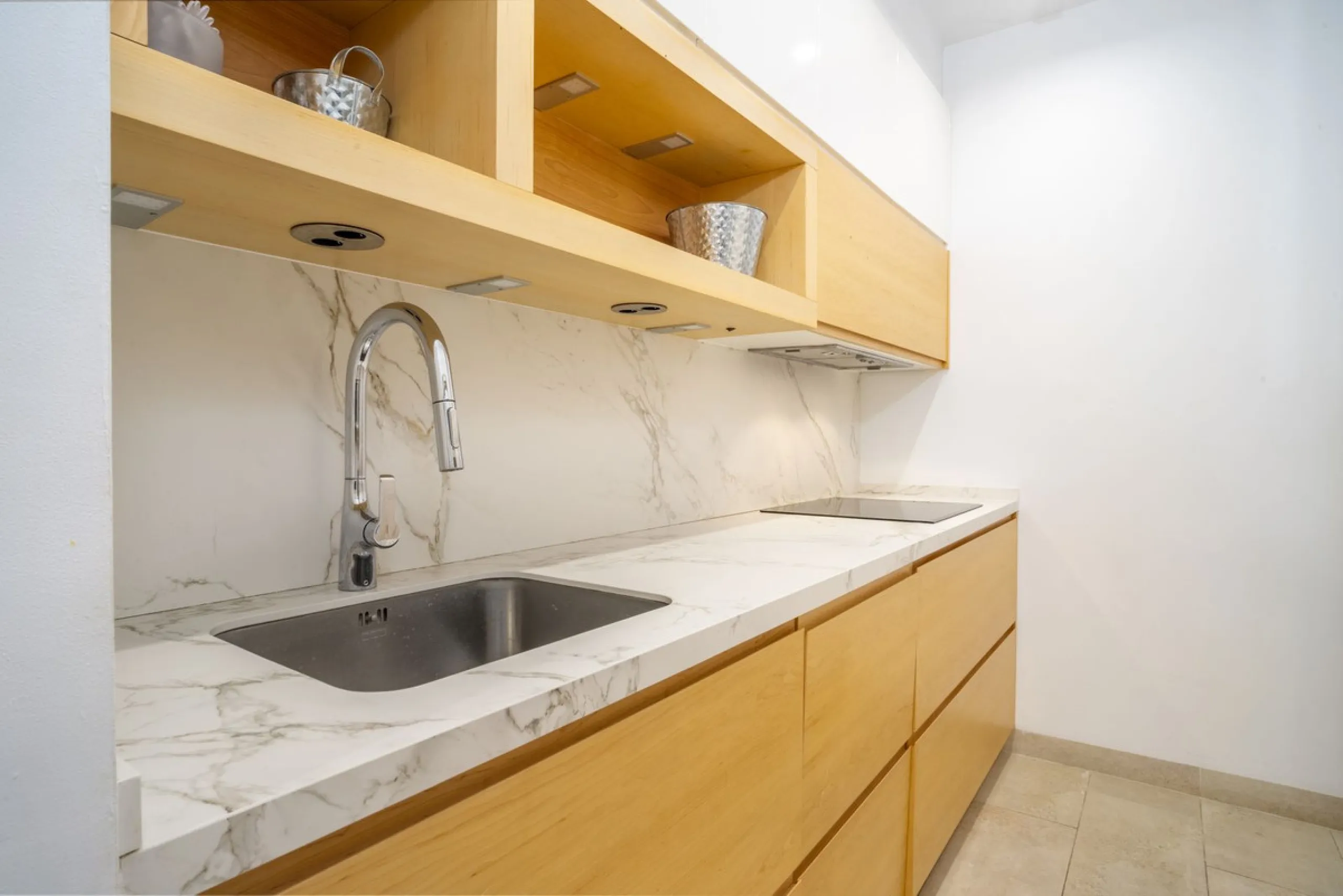 Apartment - Middle Floor Apartment в продаже в Marbella, Málaga. В доме 2 спален и 2 ванных комнат. Площадь дома 82 м²