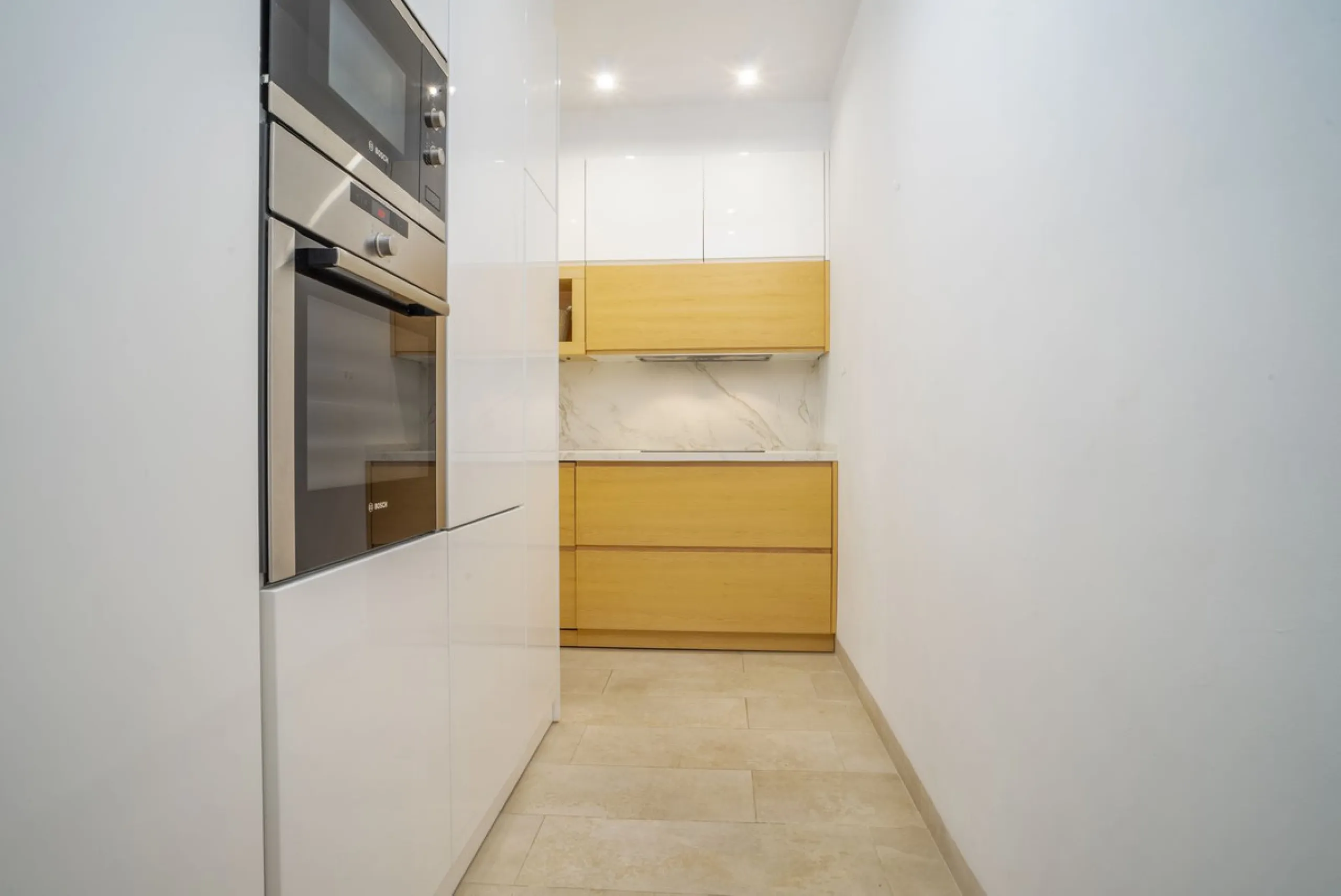 Apartment - Middle Floor Apartment в продаже в Marbella, Málaga. В доме 2 спален и 2 ванных комнат. Площадь дома 82 м²