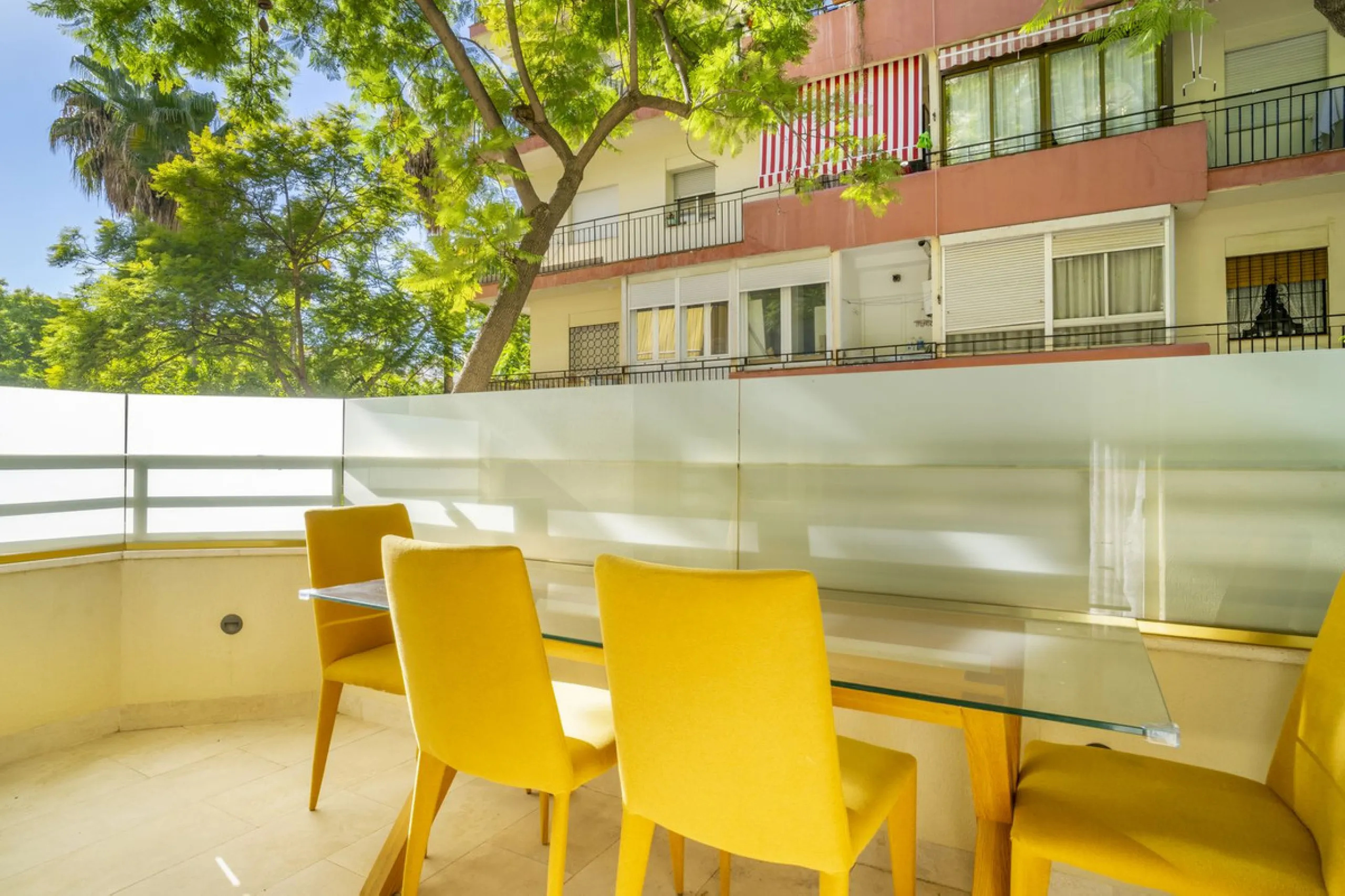 Apartment - Middle Floor Apartment в продаже в Marbella, Málaga. В доме 2 спален и 2 ванных комнат. Площадь дома 82 м²