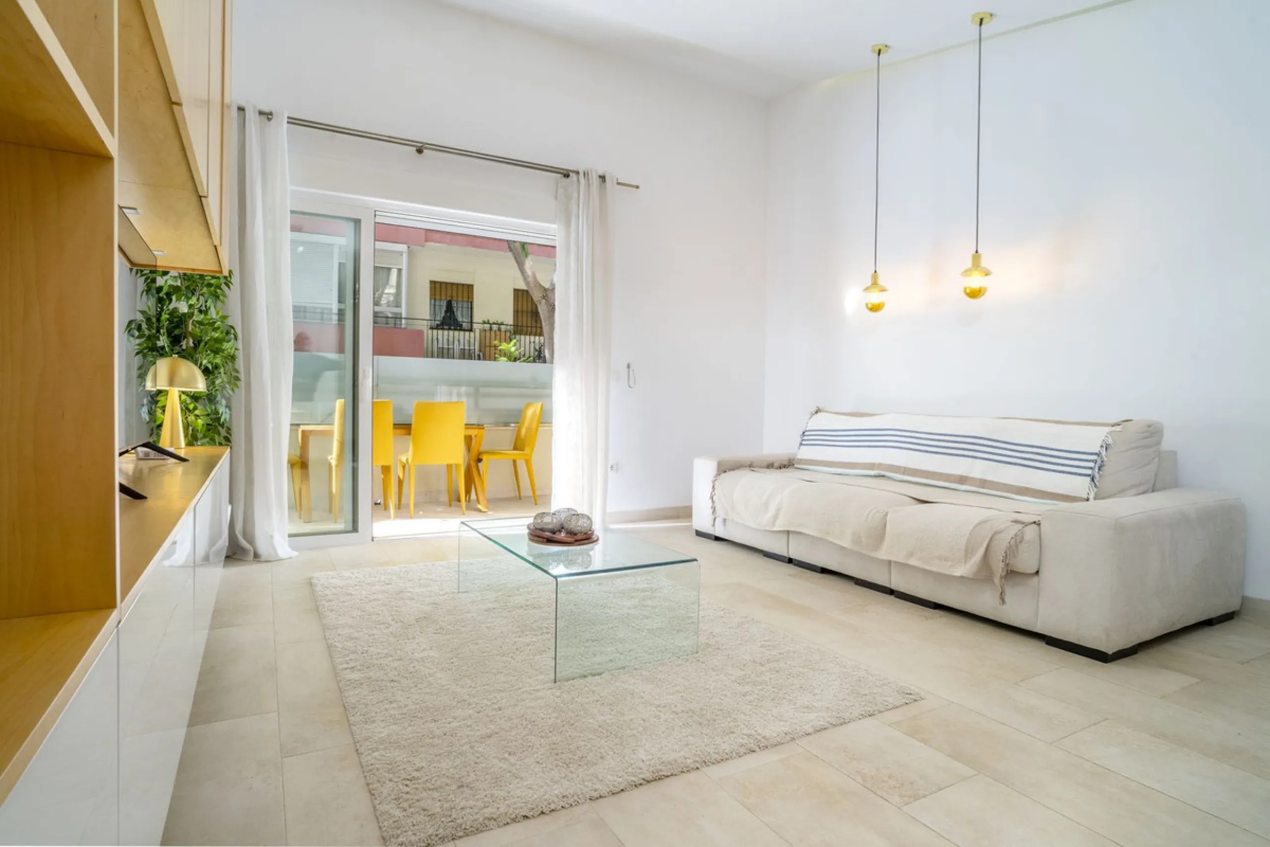 Apartment - Middle Floor Apartment в продаже в Marbella, Málaga. В доме 2 спален и 2 ванных комнат. Площадь дома 82 м²