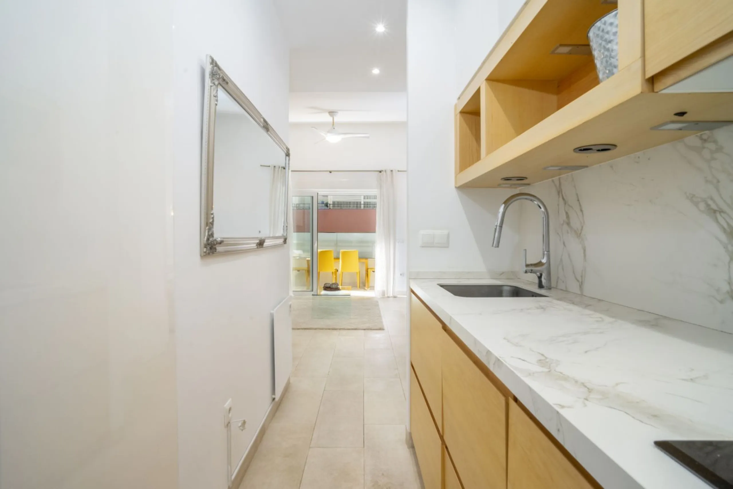 Apartment - Middle Floor Apartment в продаже в Marbella, Málaga. В доме 2 спален и 2 ванных комнат. Площадь дома 82 м²