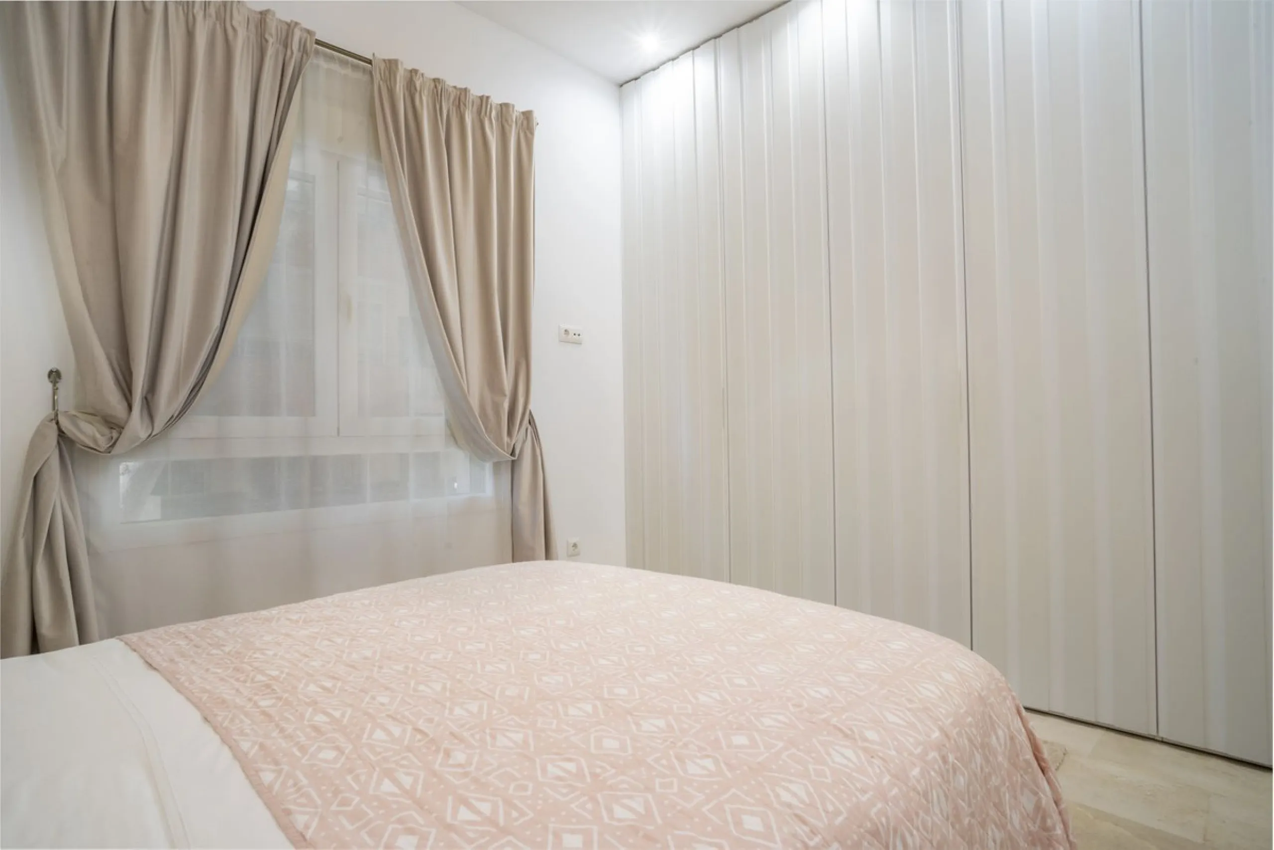 Apartment - Middle Floor Apartment в продаже в Marbella, Málaga. В доме 2 спален и 2 ванных комнат. Площадь дома 82 м²