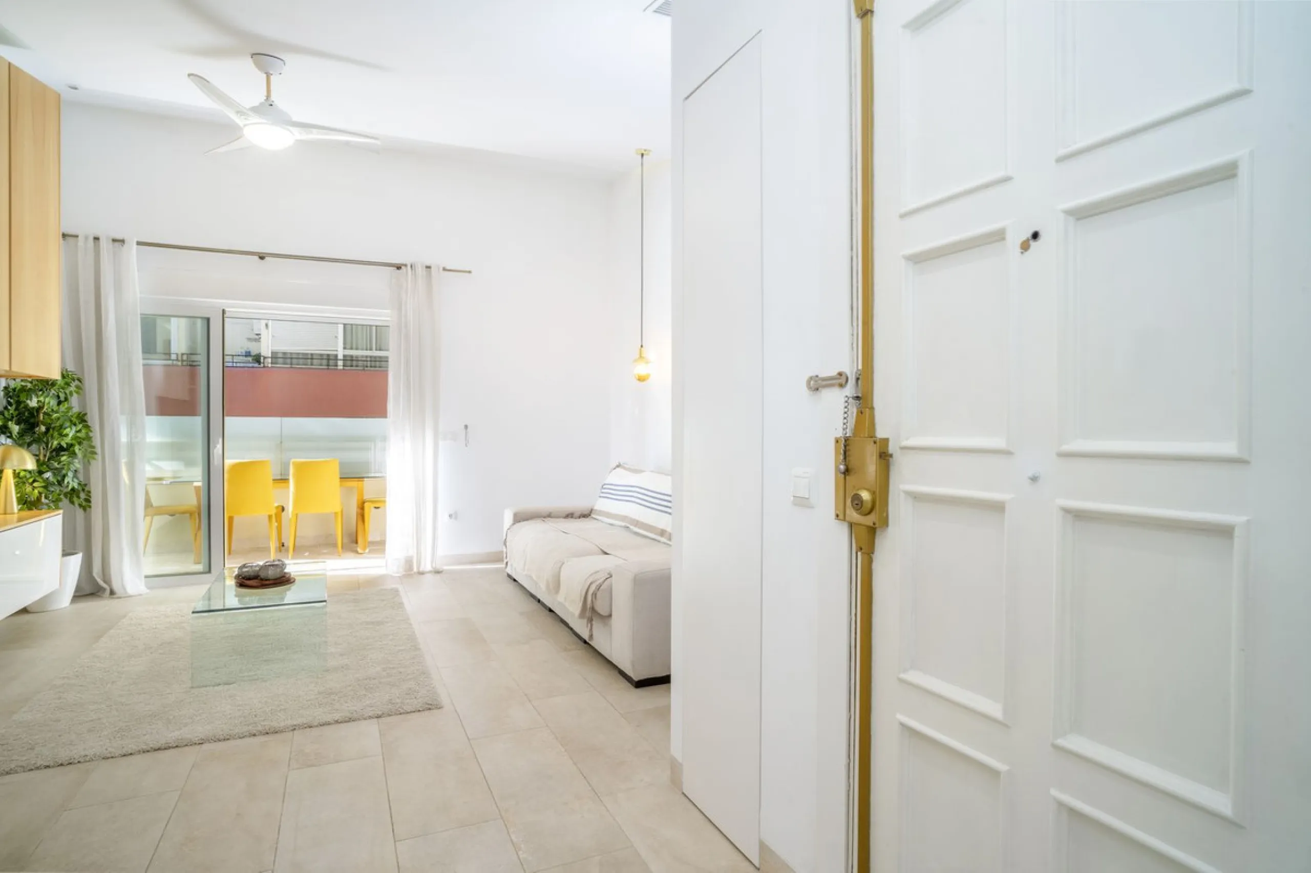 Apartment - Middle Floor Apartment в продаже в Marbella, Málaga. В доме 2 спален и 2 ванных комнат. Площадь дома 82 м²