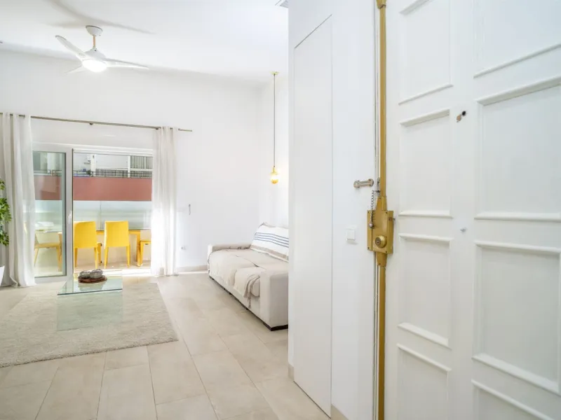 Apartment - Middle Floor Apartment в продаже в Marbella, Málaga. В доме 2 спален и 2 ванных комнат. Площадь дома 82 м²