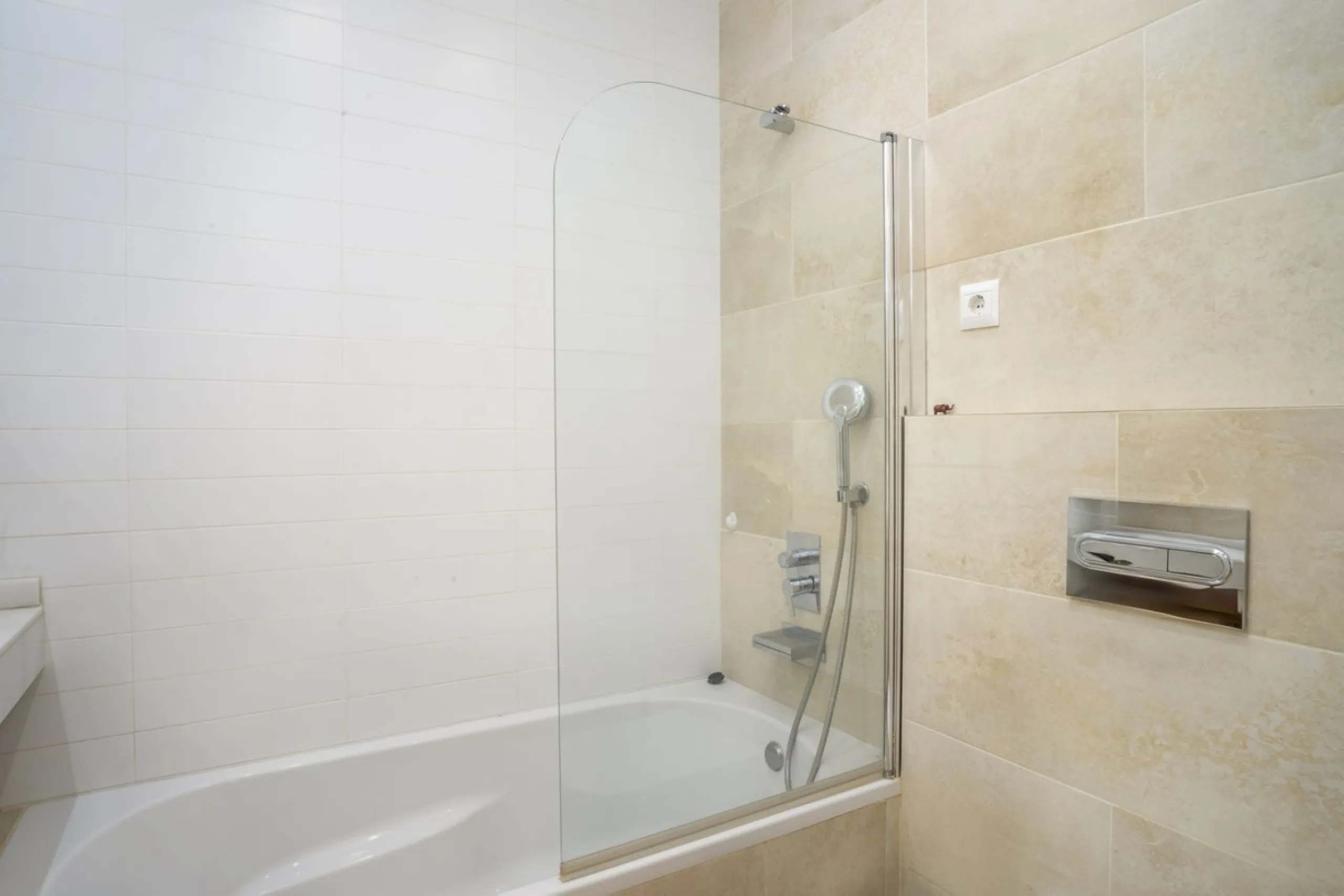 Apartment - Middle Floor Apartment в продаже в Marbella, Málaga. В доме 2 спален и 2 ванных комнат. Площадь дома 82 м²