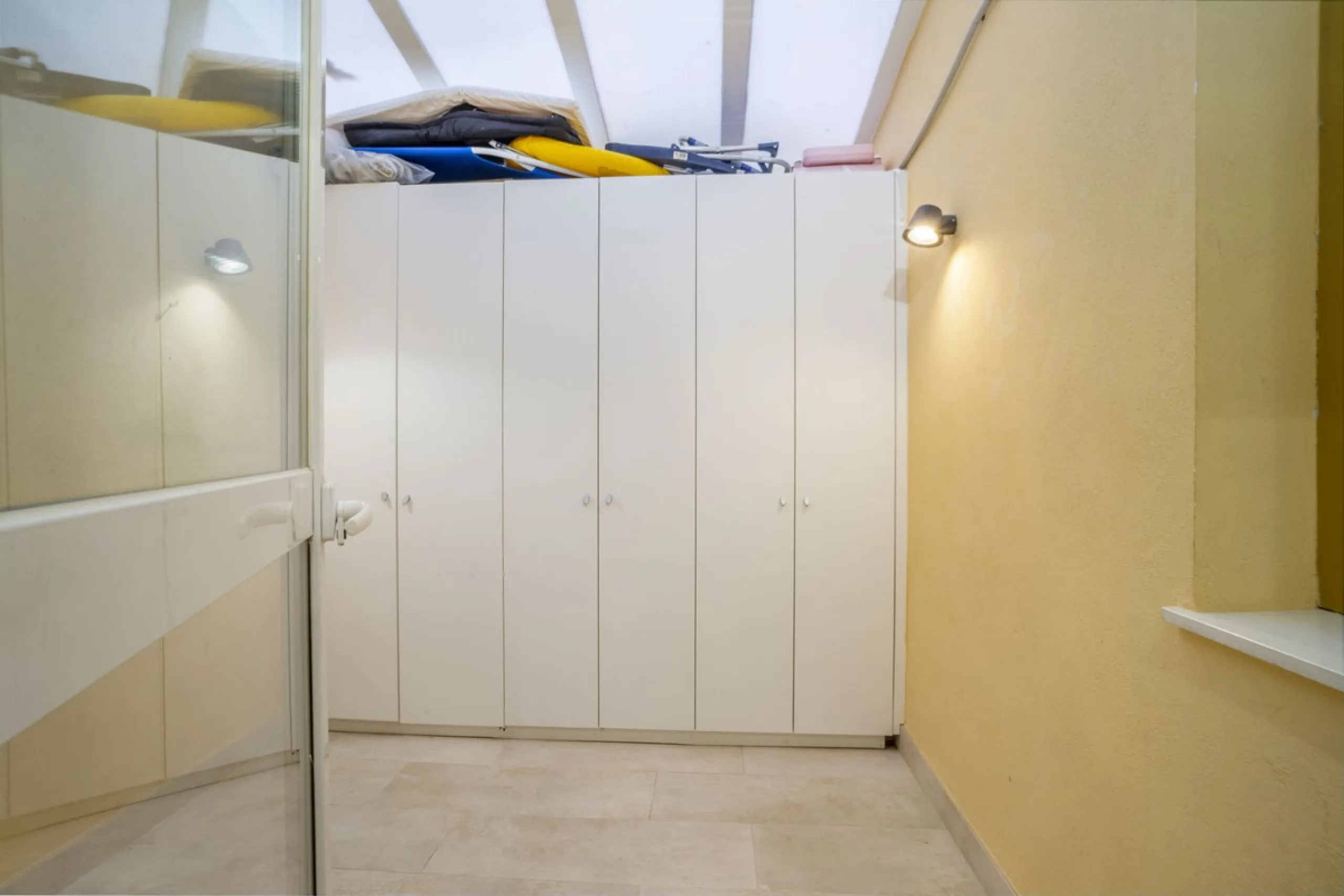Apartment - Middle Floor Apartment в продаже в Marbella, Málaga. В доме 2 спален и 2 ванных комнат. Площадь дома 82 м²