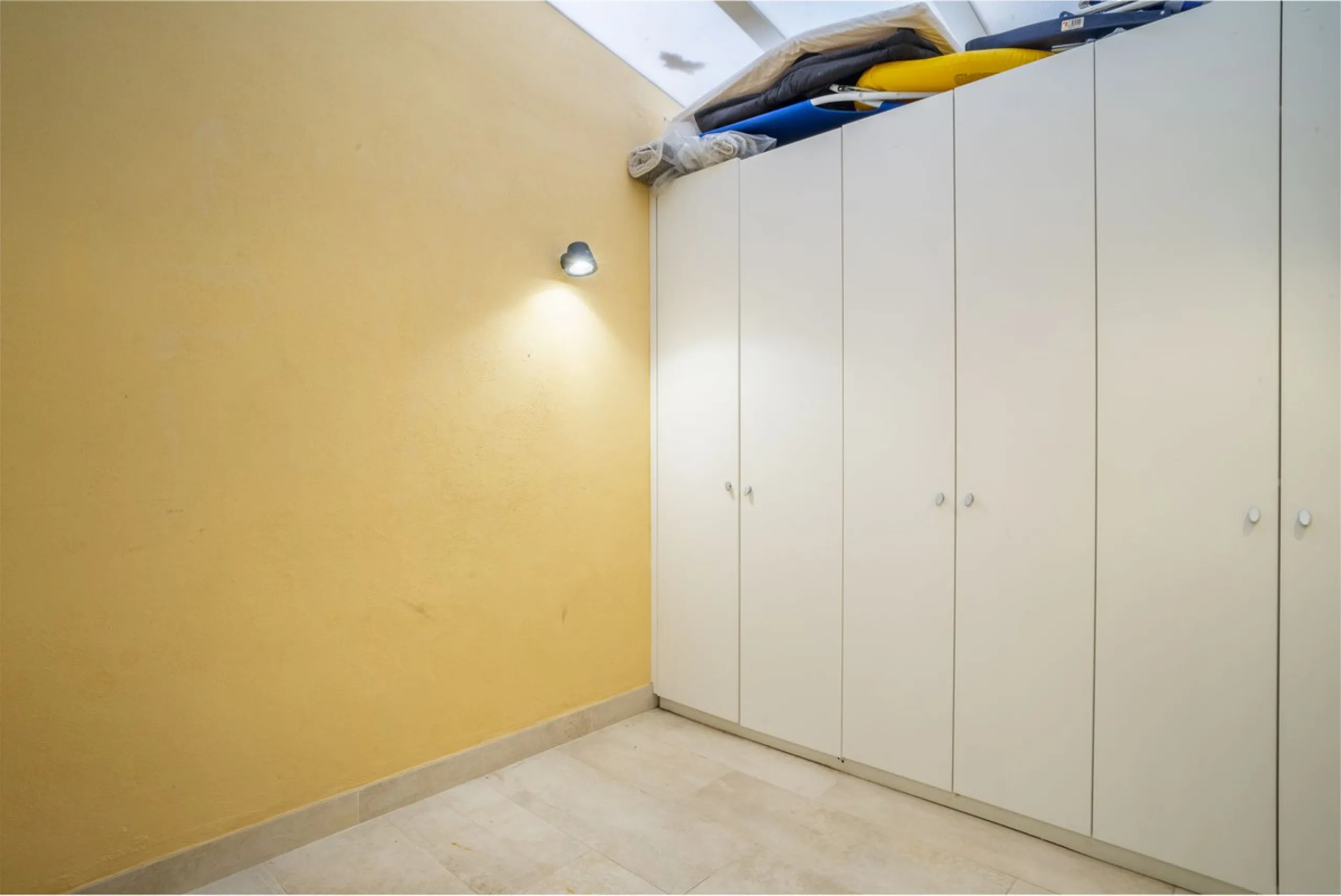 Apartment - Middle Floor Apartment в продаже в Marbella, Málaga. В доме 2 спален и 2 ванных комнат. Площадь дома 82 м²