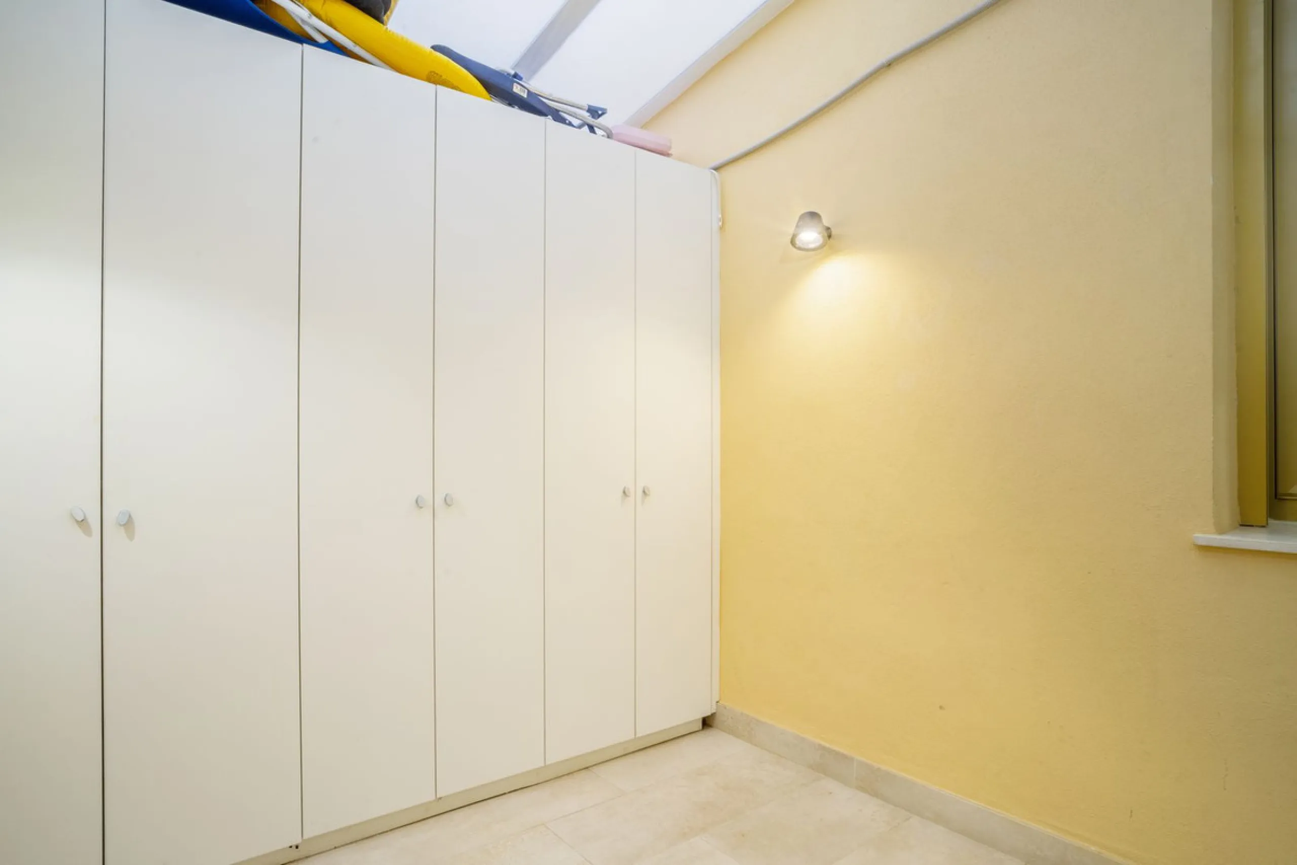 Apartment - Middle Floor Apartment в продаже в Marbella, Málaga. В доме 2 спален и 2 ванных комнат. Площадь дома 82 м²