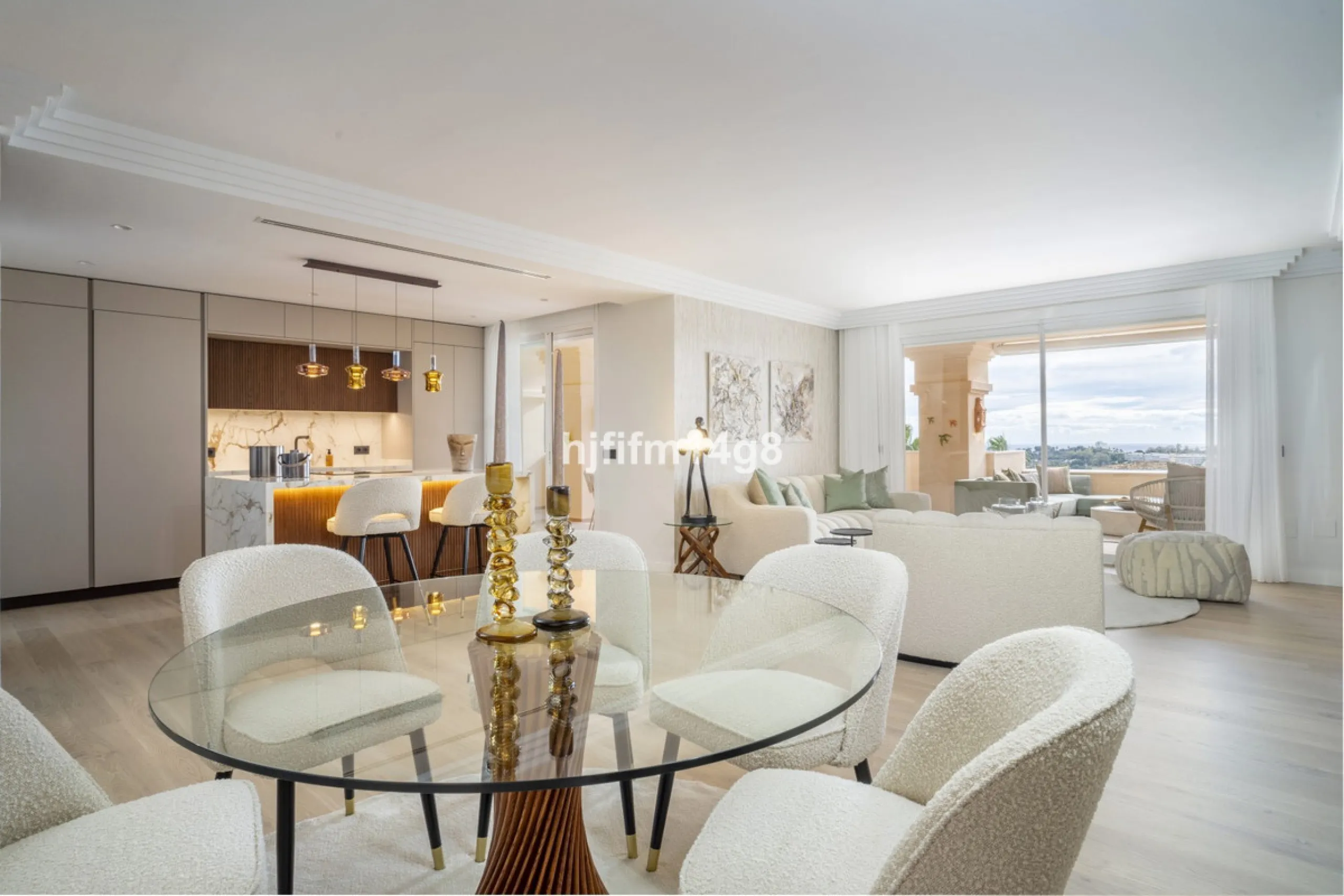 Apartment - Middle Floor Apartment в продаже в Marbella, Málaga. В доме 4 спален и 4 ванных комнат. Площадь дома 286 м²