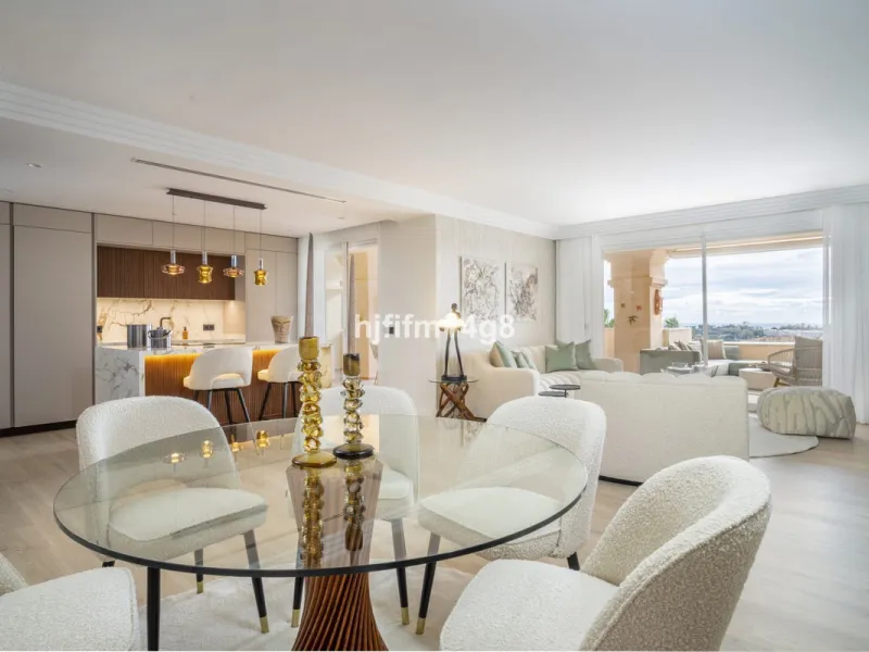 Apartment - Middle Floor Apartment в продаже в Marbella, Málaga. В доме 4 спален и 4 ванных комнат. Площадь дома 286 м²