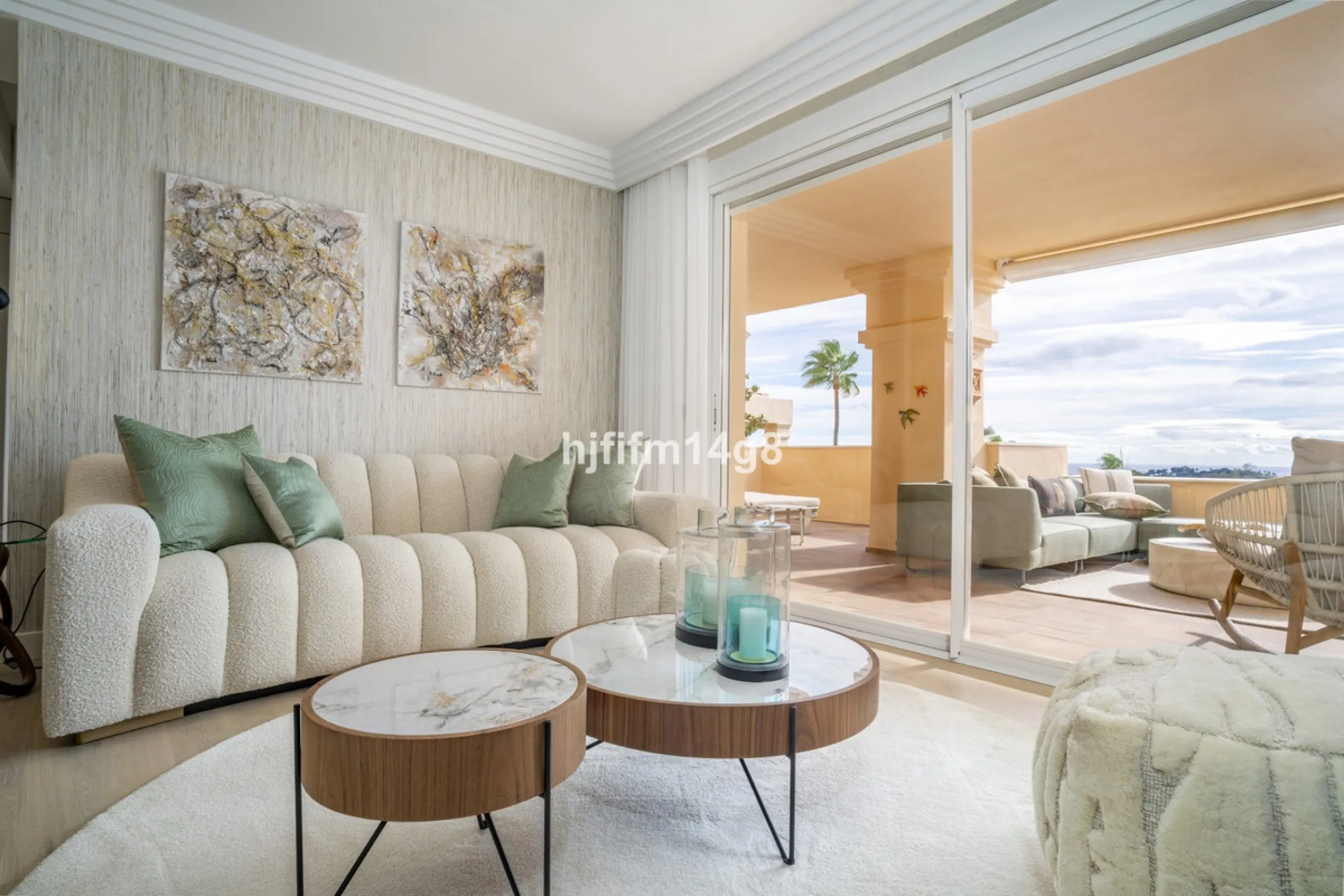Apartment - Middle Floor Apartment в продаже в Marbella, Málaga. В доме 4 спален и 4 ванных комнат. Площадь дома 286 м²