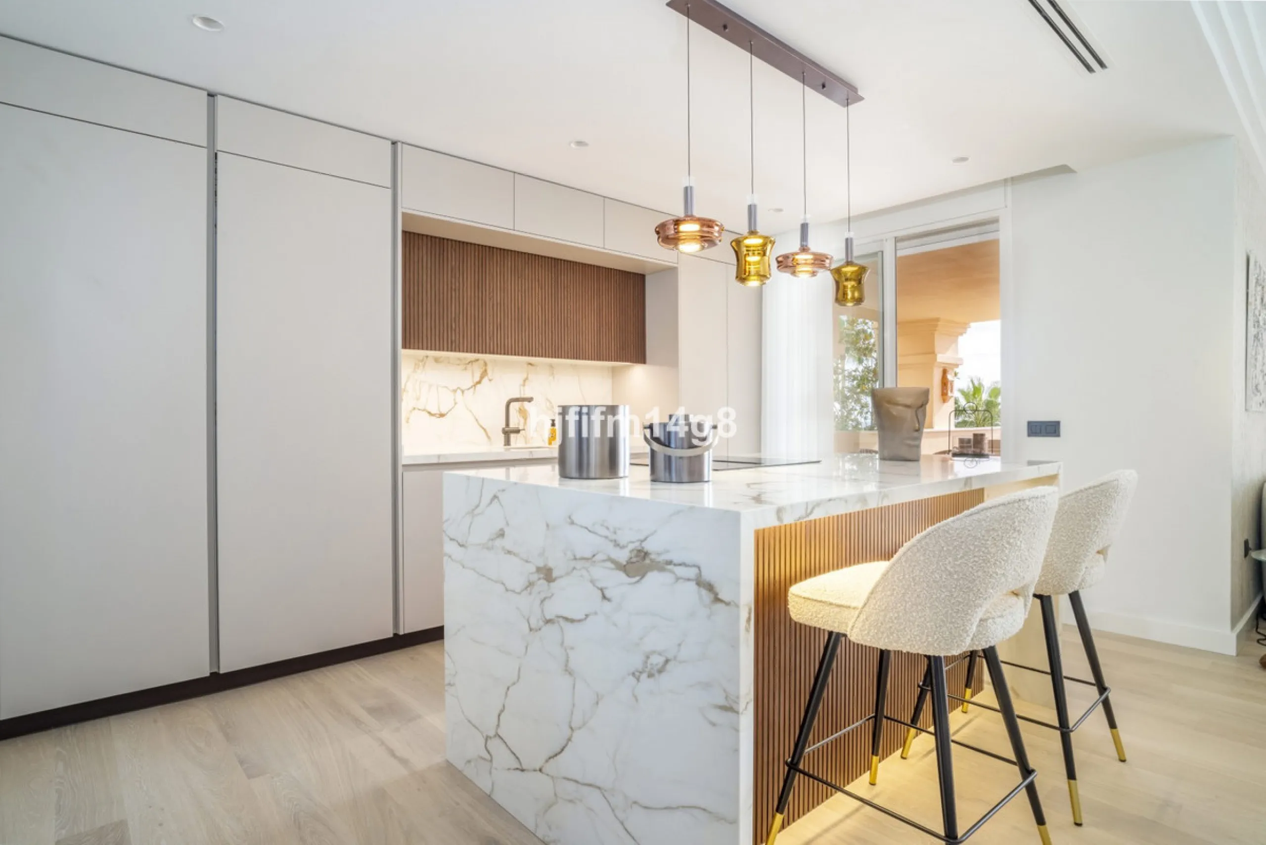 Apartment - Middle Floor Apartment в продаже в Marbella, Málaga. В доме 4 спален и 4 ванных комнат. Площадь дома 286 м²