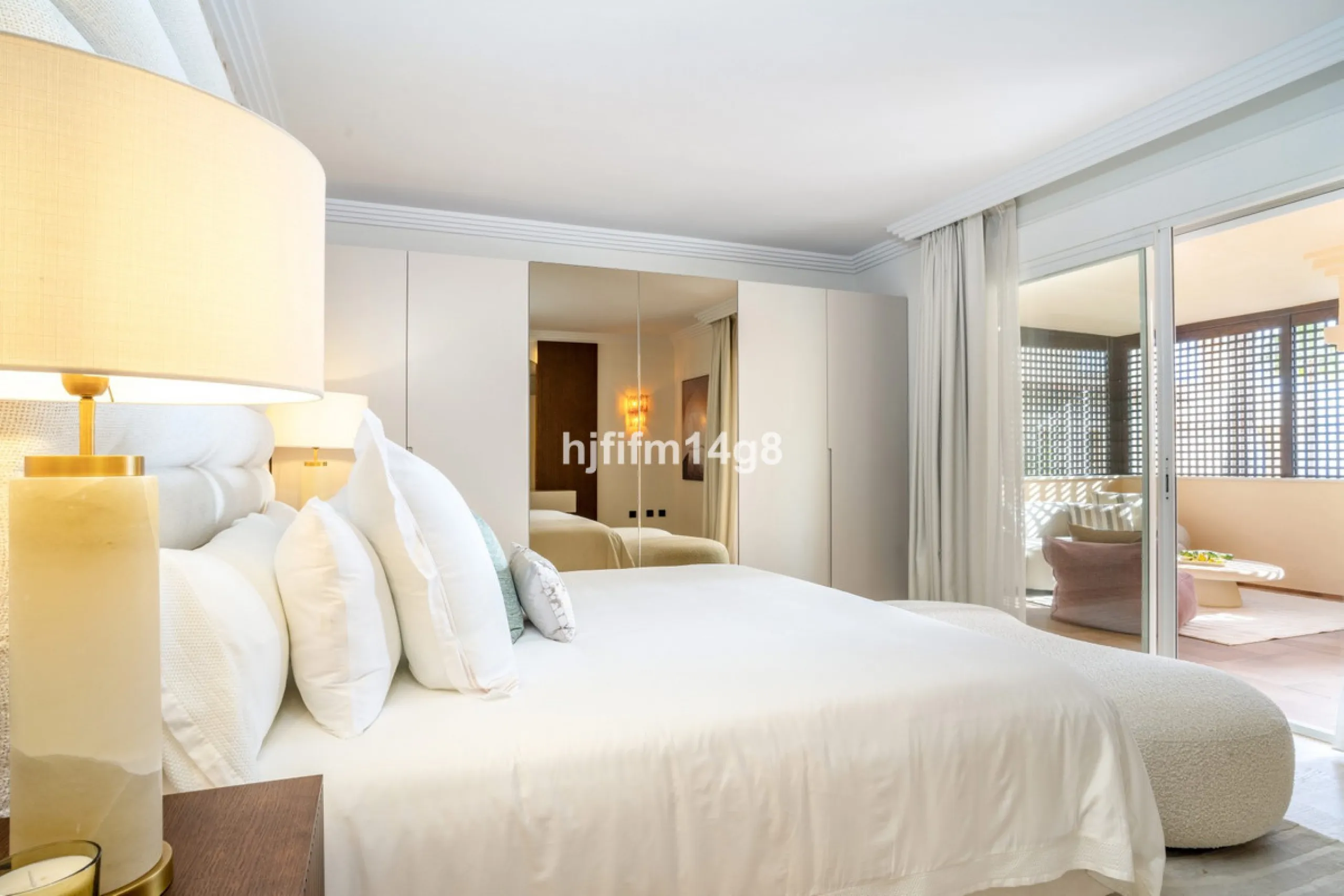 Apartment - Middle Floor Apartment в продаже в Marbella, Málaga. В доме 4 спален и 4 ванных комнат. Площадь дома 286 м²