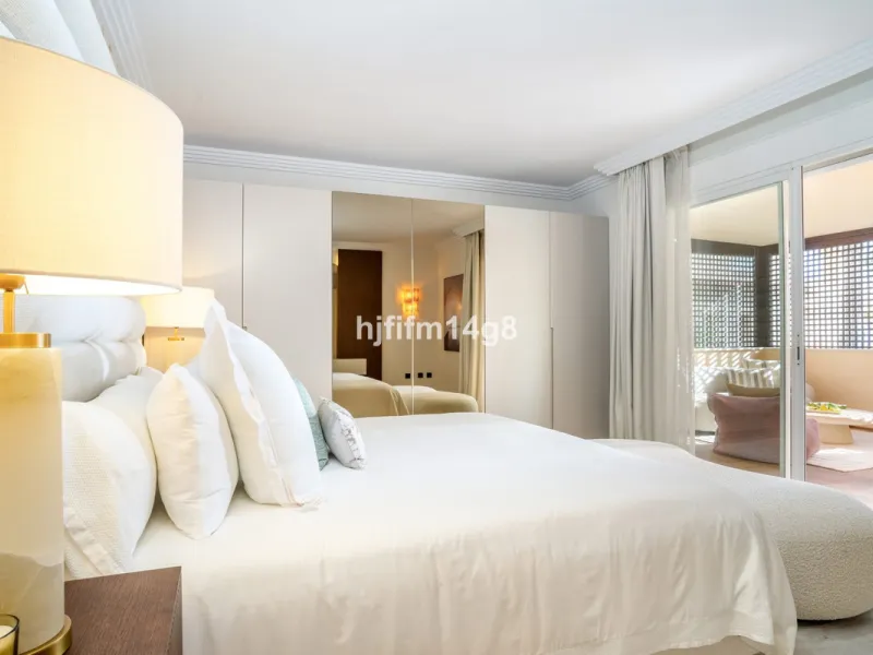 Apartment - Middle Floor Apartment в продаже в Marbella, Málaga. В доме 4 спален и 4 ванных комнат. Площадь дома 286 м²