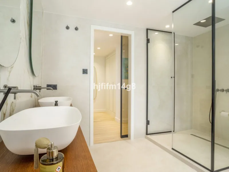 Apartment - Middle Floor Apartment в продаже в Marbella, Málaga. В доме 4 спален и 4 ванных комнат. Площадь дома 286 м²