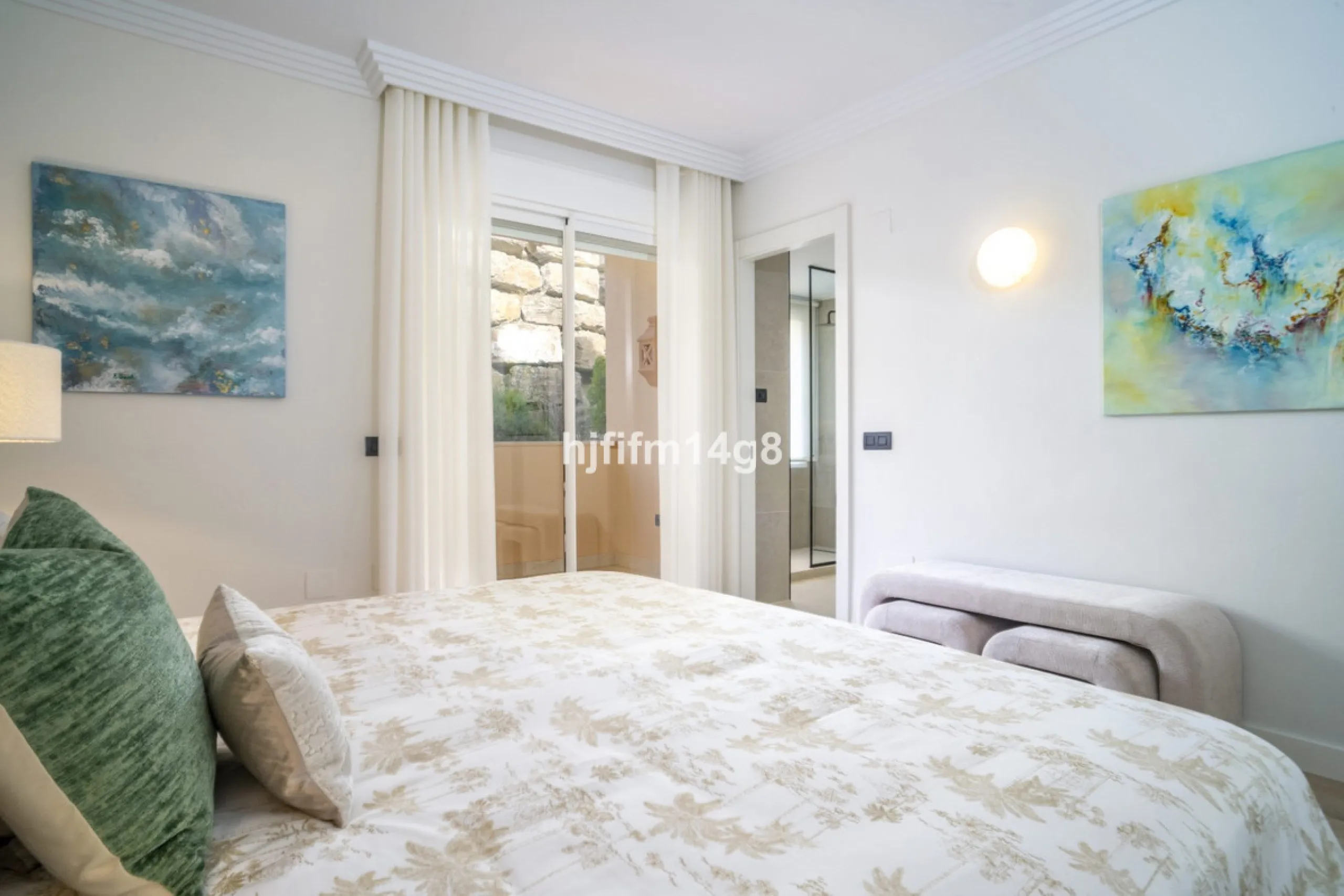 Apartment - Middle Floor Apartment в продаже в Marbella, Málaga. В доме 4 спален и 4 ванных комнат. Площадь дома 286 м²