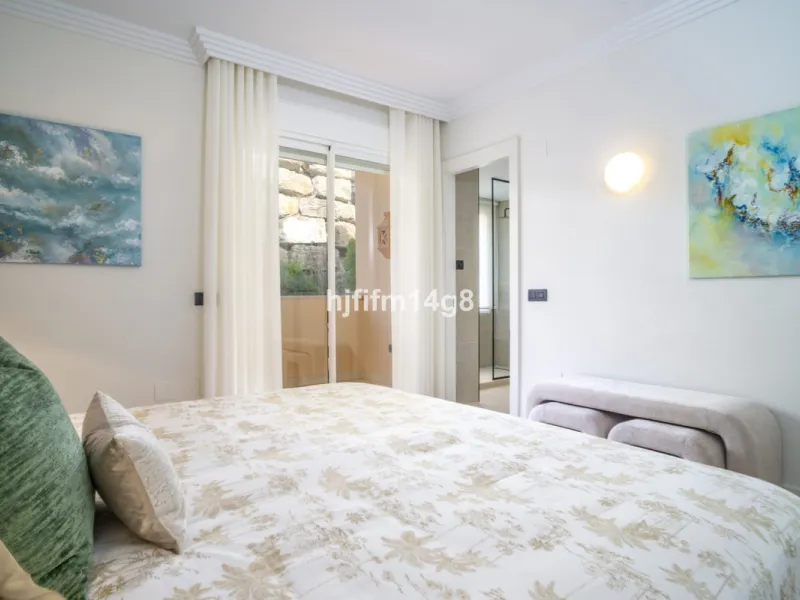 Apartment - Middle Floor Apartment в продаже в Marbella, Málaga. В доме 4 спален и 4 ванных комнат. Площадь дома 286 м²