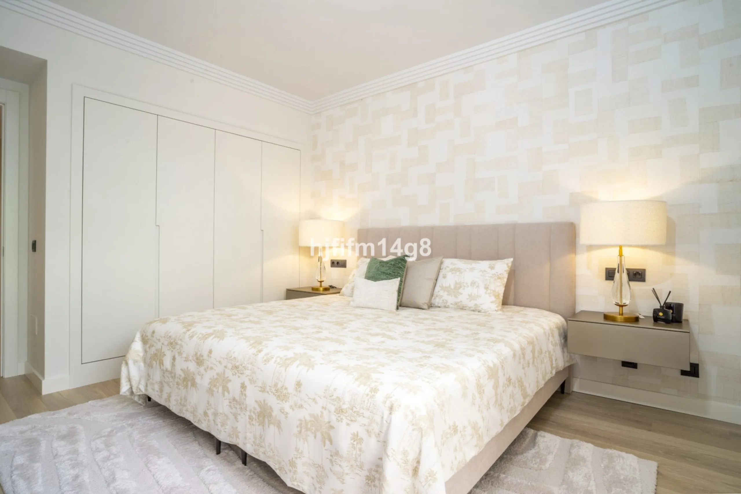 Apartment - Middle Floor Apartment в продаже в Marbella, Málaga. В доме 4 спален и 4 ванных комнат. Площадь дома 286 м²