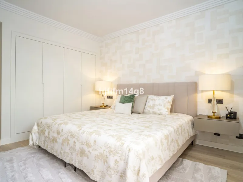 Apartment - Middle Floor Apartment в продаже в Marbella, Málaga. В доме 4 спален и 4 ванных комнат. Площадь дома 286 м²