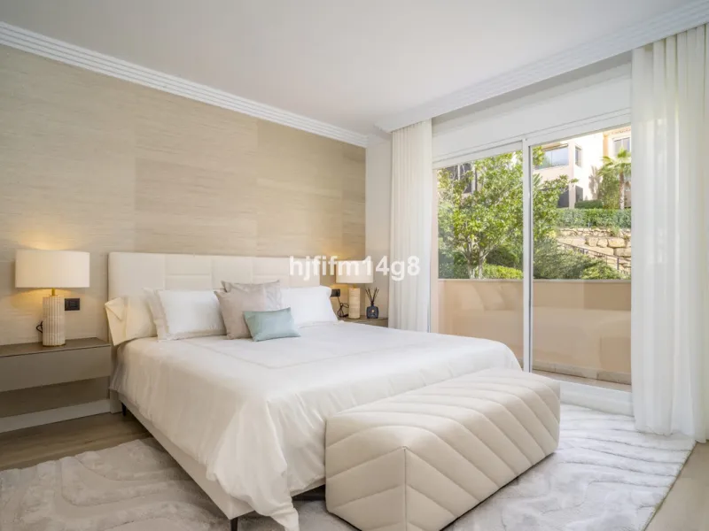 Apartment - Middle Floor Apartment в продаже в Marbella, Málaga. В доме 4 спален и 4 ванных комнат. Площадь дома 286 м²