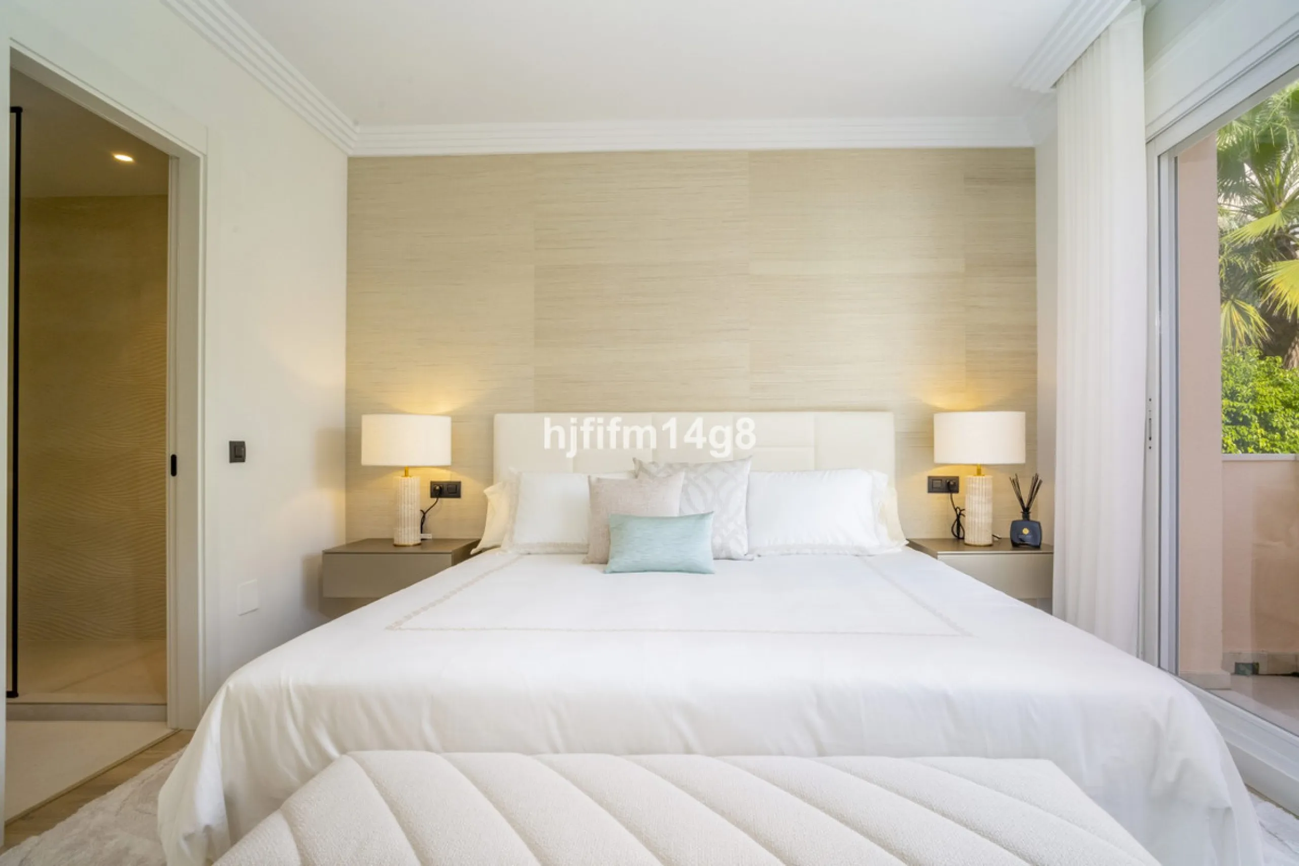 Apartment - Middle Floor Apartment в продаже в Marbella, Málaga. В доме 4 спален и 4 ванных комнат. Площадь дома 286 м²