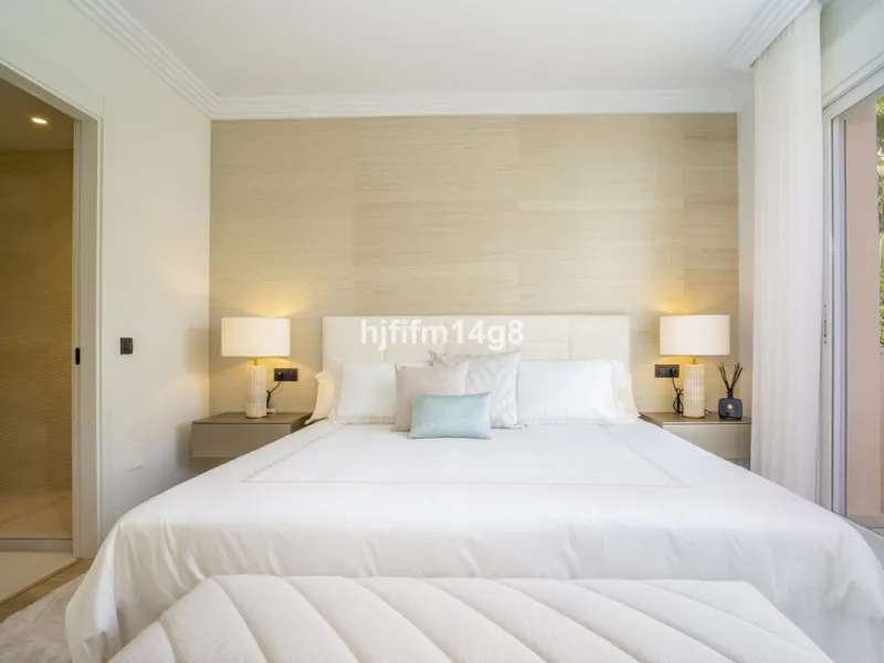 Apartment - Middle Floor Apartment в продаже в Marbella, Málaga. В доме 4 спален и 4 ванных комнат. Площадь дома 286 м²