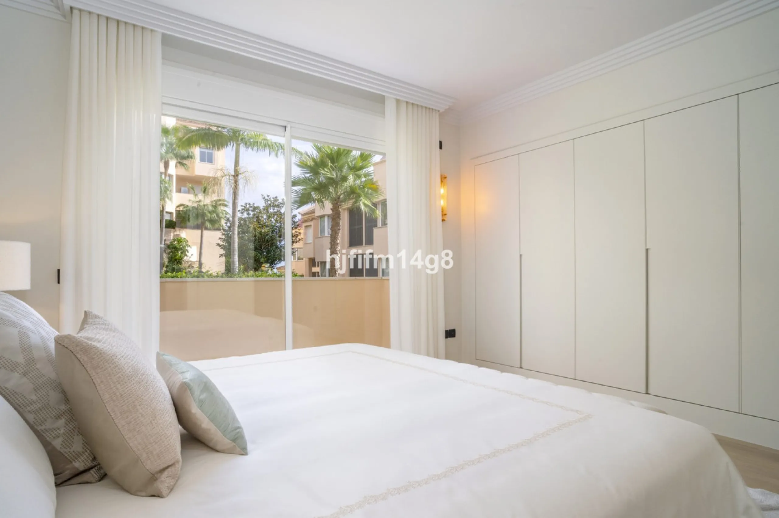 Apartment - Middle Floor Apartment в продаже в Marbella, Málaga. В доме 4 спален и 4 ванных комнат. Площадь дома 286 м²