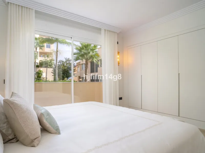 Apartment - Middle Floor Apartment в продаже в Marbella, Málaga. В доме 4 спален и 4 ванных комнат. Площадь дома 286 м²
