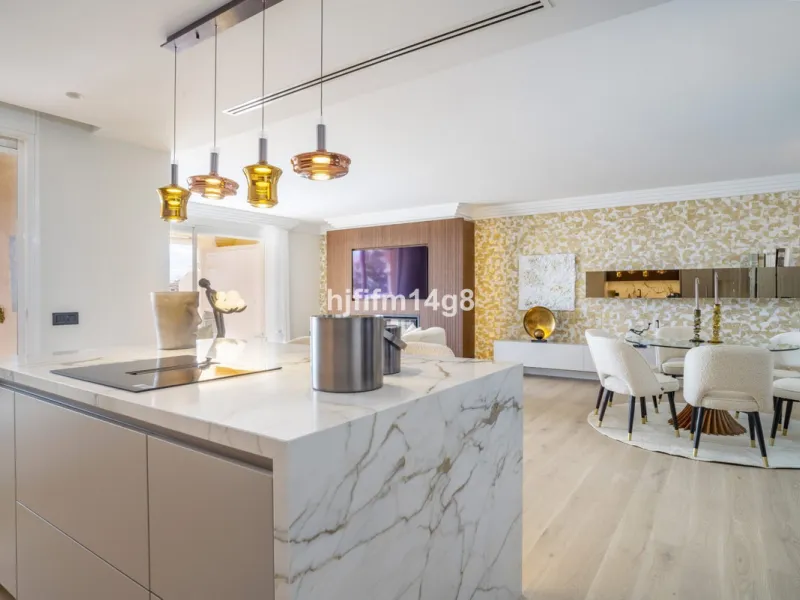 Apartment - Middle Floor Apartment в продаже в Marbella, Málaga. В доме 4 спален и 4 ванных комнат. Площадь дома 286 м²