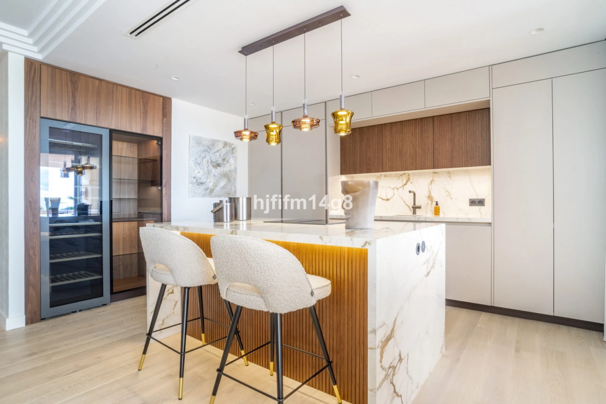 Apartment - Middle Floor Apartment в продаже в Marbella, Málaga. В доме 4 спален и 4 ванных комнат. Площадь дома 286 м²