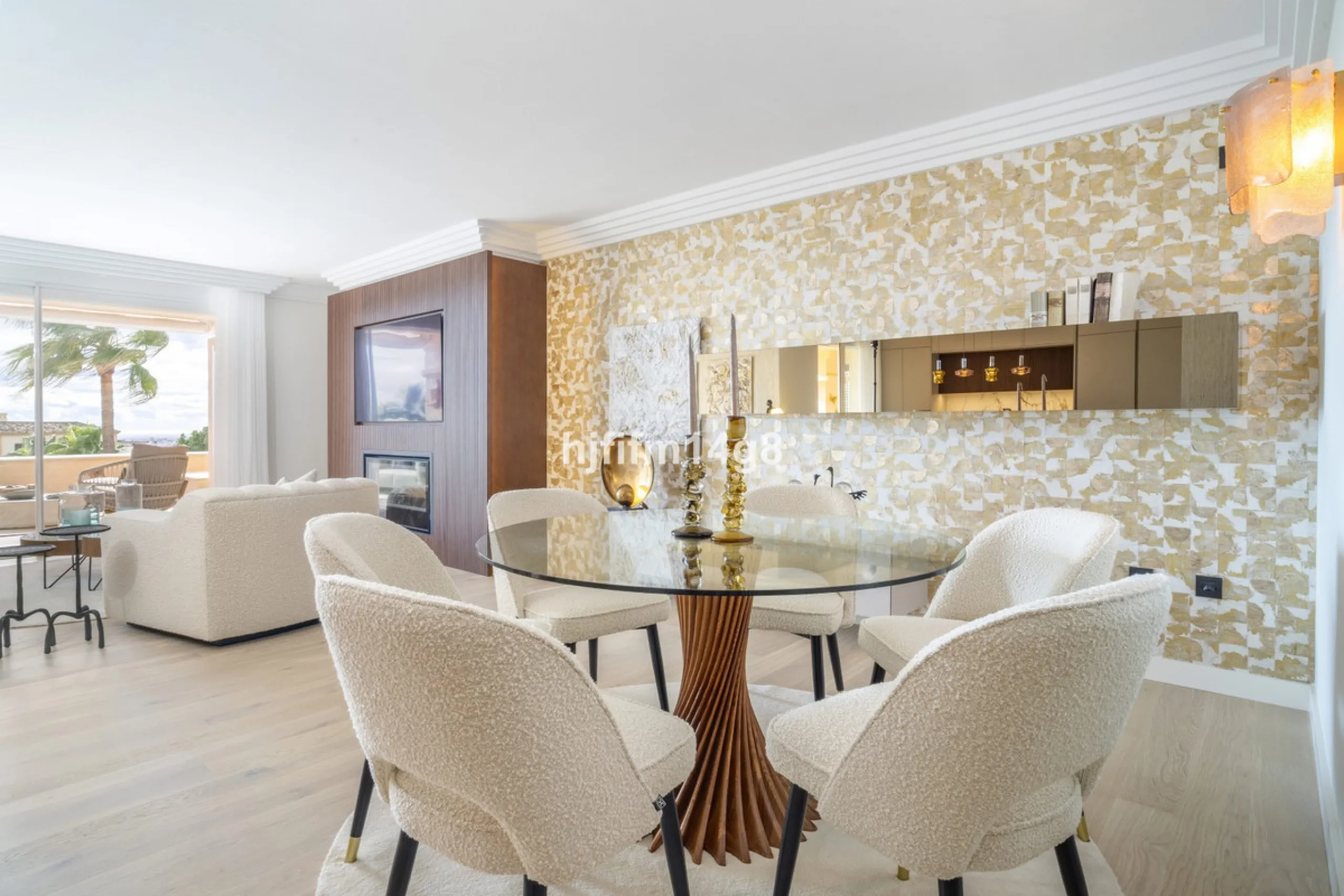 Apartment - Middle Floor Apartment в продаже в Marbella, Málaga. В доме 4 спален и 4 ванных комнат. Площадь дома 286 м²