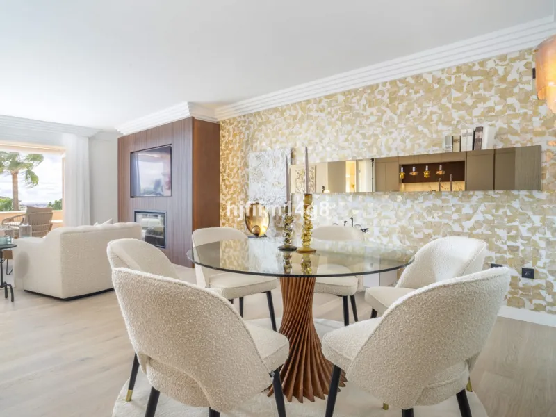 Apartment - Middle Floor Apartment в продаже в Marbella, Málaga. В доме 4 спален и 4 ванных комнат. Площадь дома 286 м²
