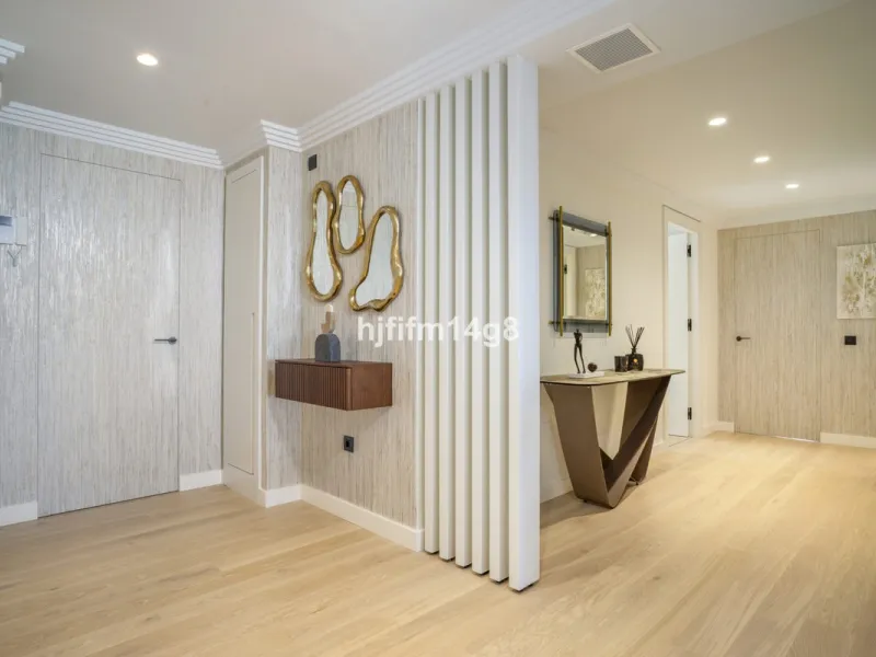 Apartment - Middle Floor Apartment в продаже в Marbella, Málaga. В доме 4 спален и 4 ванных комнат. Площадь дома 286 м²