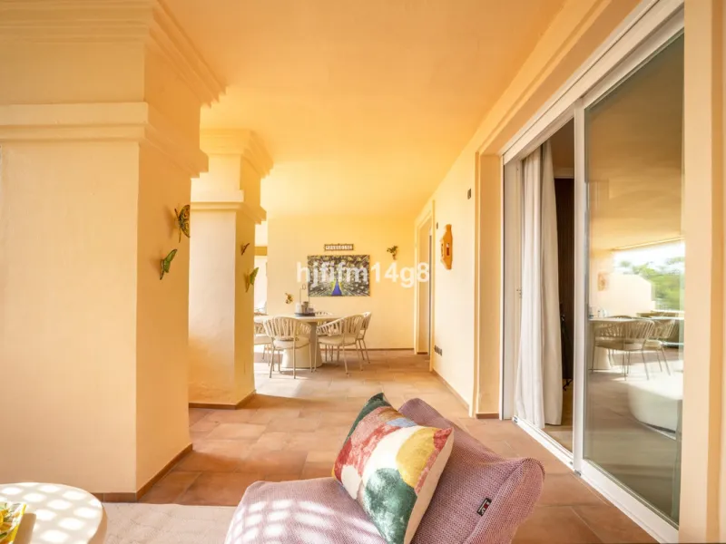 Apartment - Middle Floor Apartment в продаже в Marbella, Málaga. В доме 4 спален и 4 ванных комнат. Площадь дома 286 м²