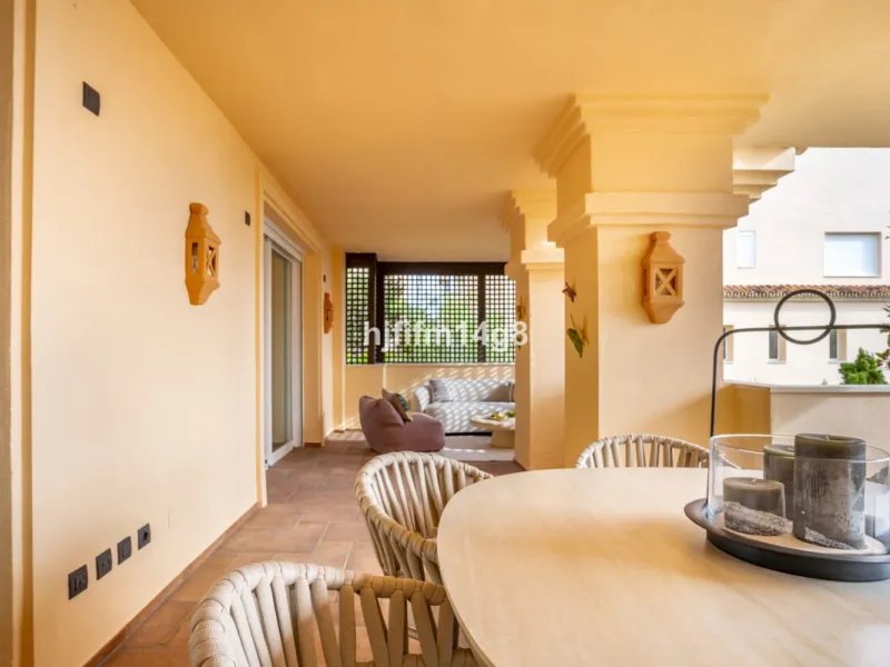 Apartment - Middle Floor Apartment в продаже в Marbella, Málaga. В доме 4 спален и 4 ванных комнат. Площадь дома 286 м²