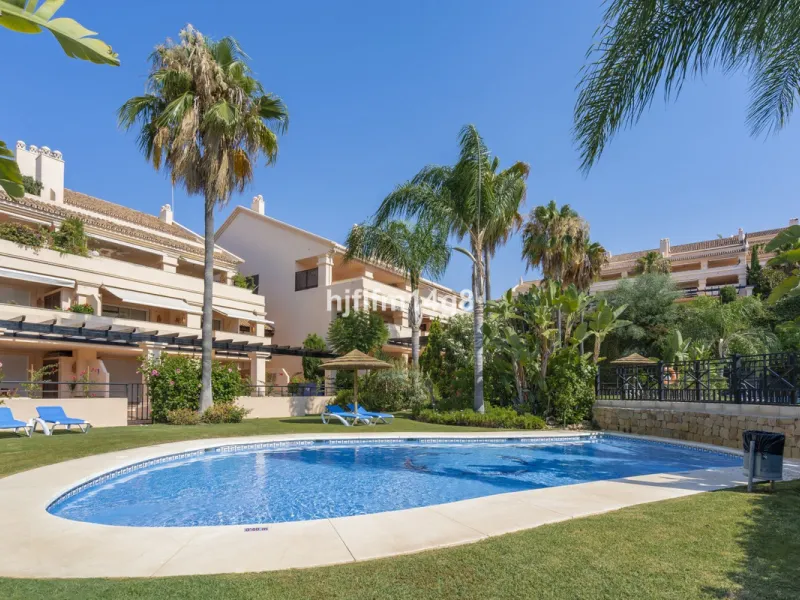 Apartment - Middle Floor Apartment в продаже в Marbella, Málaga. В доме 4 спален и 4 ванных комнат. Площадь дома 286 м²