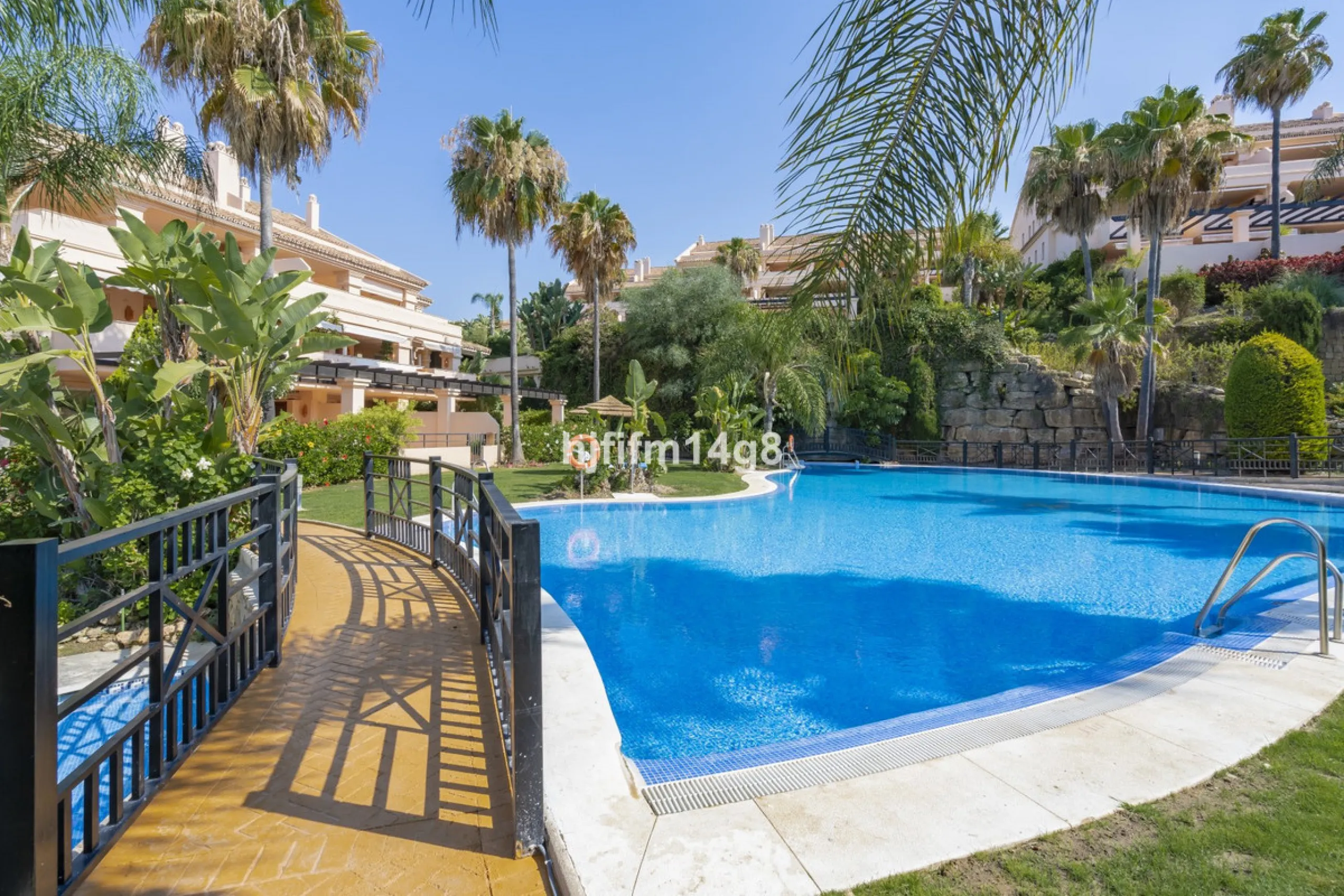 Apartment - Middle Floor Apartment в продаже в Marbella, Málaga. В доме 4 спален и 4 ванных комнат. Площадь дома 286 м²