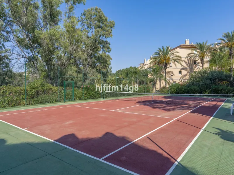 Apartment - Middle Floor Apartment в продаже в Marbella, Málaga. В доме 4 спален и 4 ванных комнат. Площадь дома 286 м²
