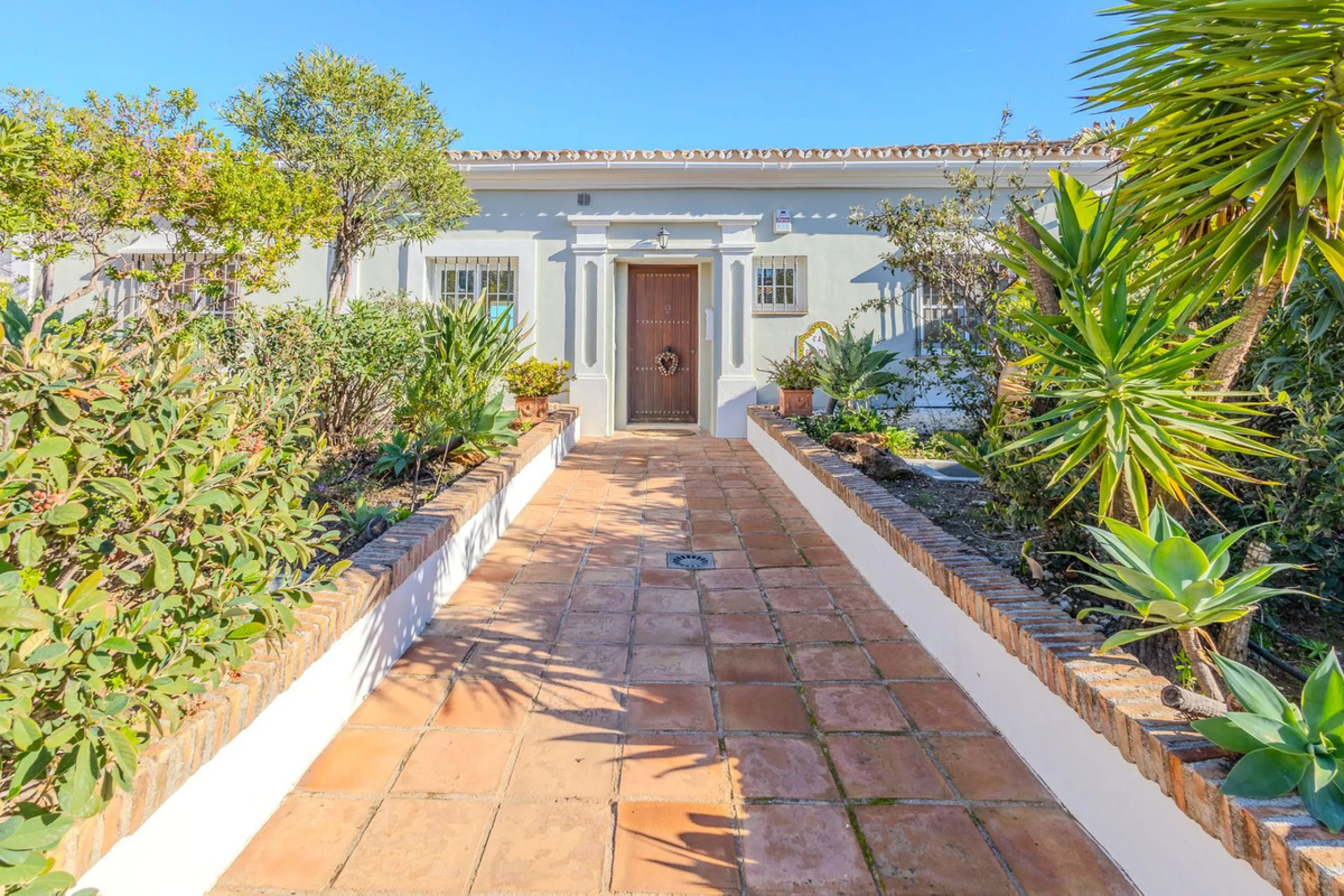 House - Semi-Detached House в продаже в Marbella, Málaga. В доме 4 спален и 4 ванных комнат. Площадь дома 300 м². Площадь участка 334 м²