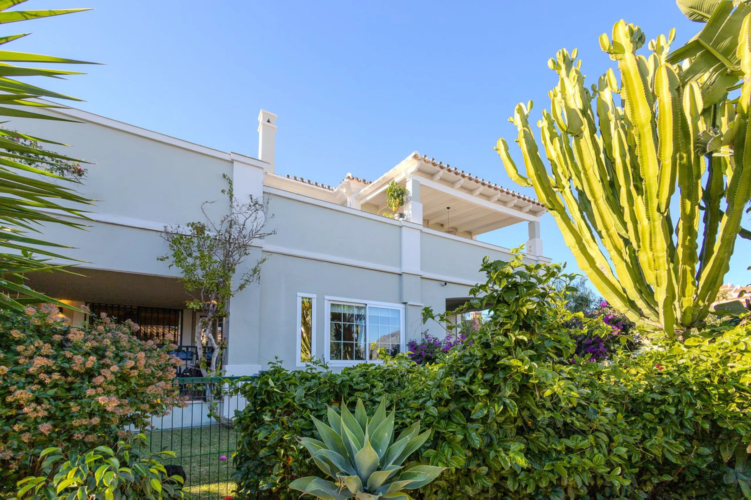 House - Semi-Detached House в продаже в Marbella, Málaga. В доме 4 спален и 4 ванных комнат. Площадь дома 300 м². Площадь участка 334 м²