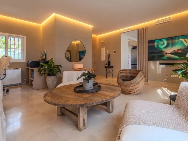 House - Semi-Detached House в продаже в Marbella, Málaga. В доме 4 спален и 4 ванных комнат. Площадь дома 300 м². Площадь участка 334 м²