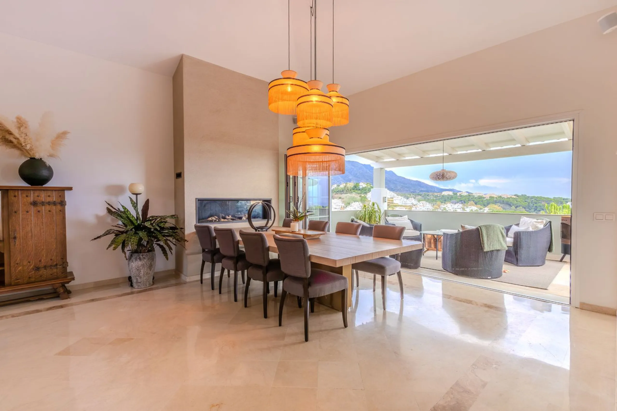 House - Semi-Detached House в продаже в Marbella, Málaga. В доме 4 спален и 4 ванных комнат. Площадь дома 300 м². Площадь участка 334 м²