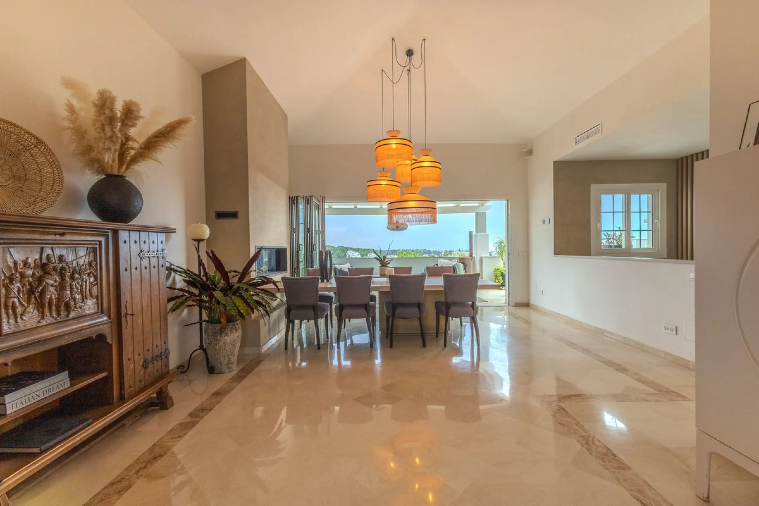 House - Semi-Detached House в продаже в Marbella, Málaga. В доме 4 спален и 4 ванных комнат. Площадь дома 300 м². Площадь участка 334 м²